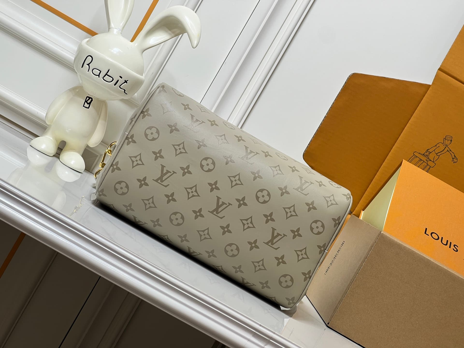 C5075 💰 M3A165 This Speedy Soft 30 comes from LV Travels With Grace Coddlington. — image 5