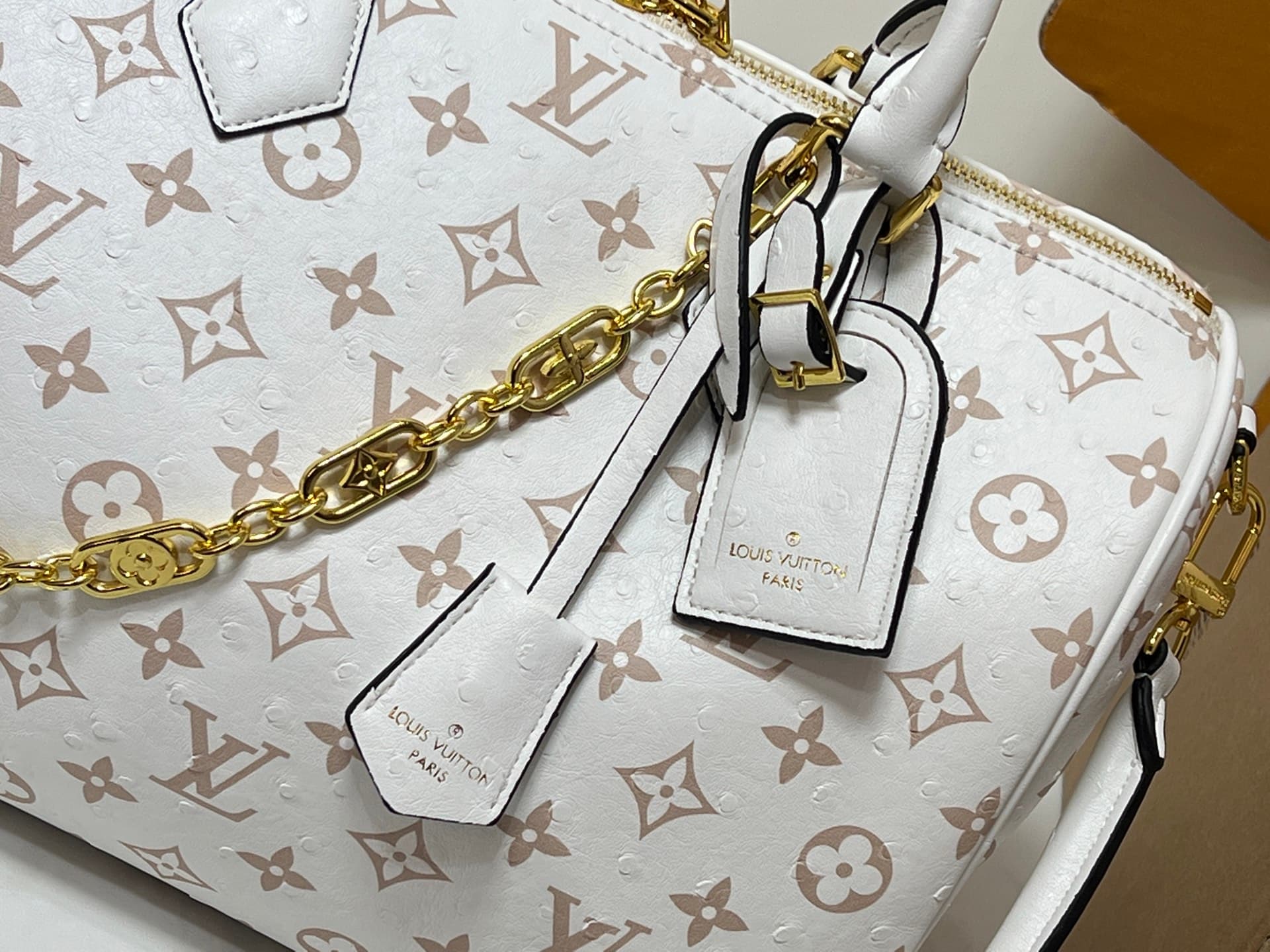 C5074 💰 M89804 White Ostrich. This Speedy Soft 30 model is from LV Travels With Grace Coddlington. — image 4