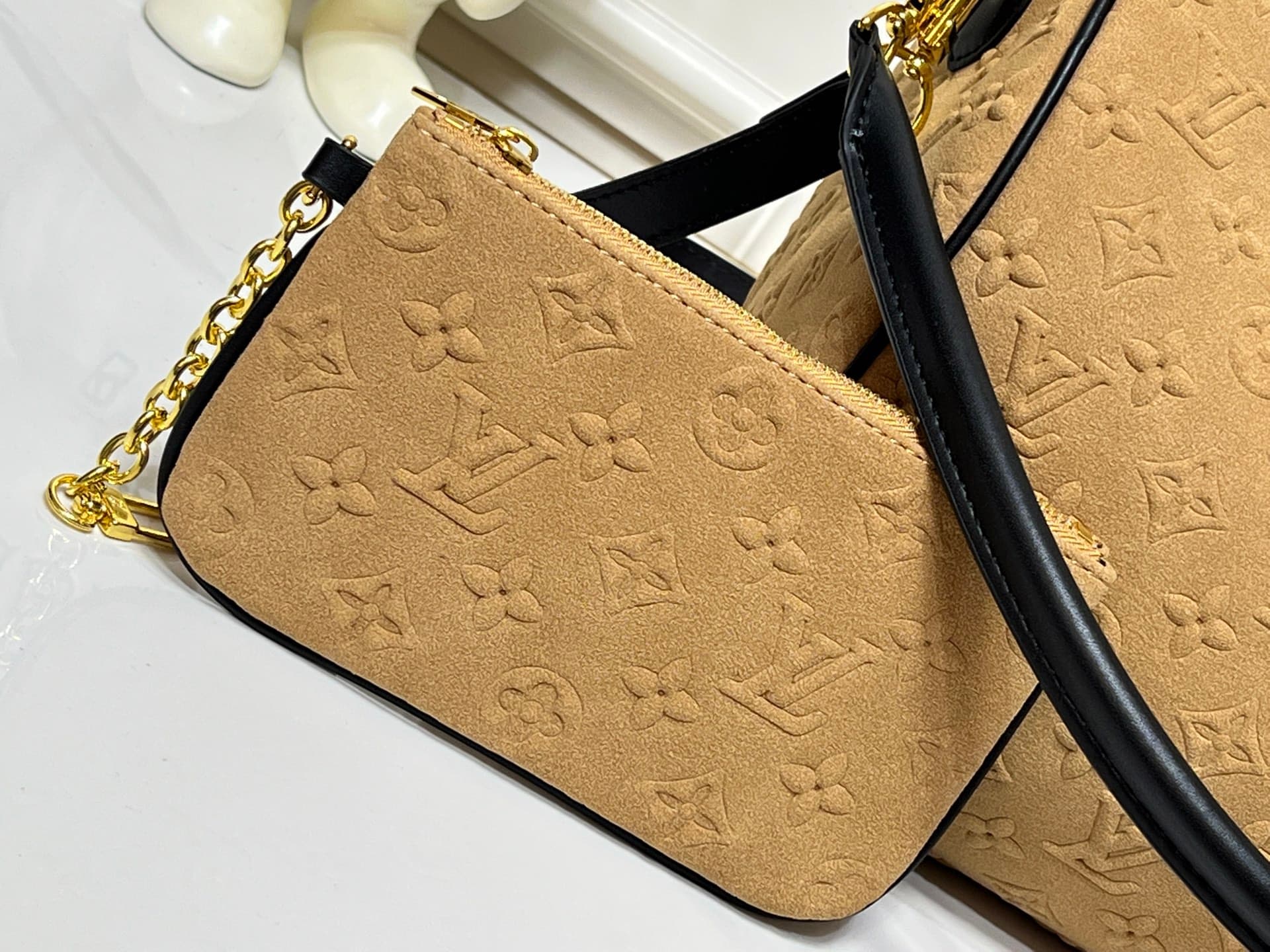 C5073 💰 M13332 M13344 apricot-colored embossed suede, fashion-oriented model. This Speedy Soft 30 is from LV Travels With Grace Coddlington line. — image 5