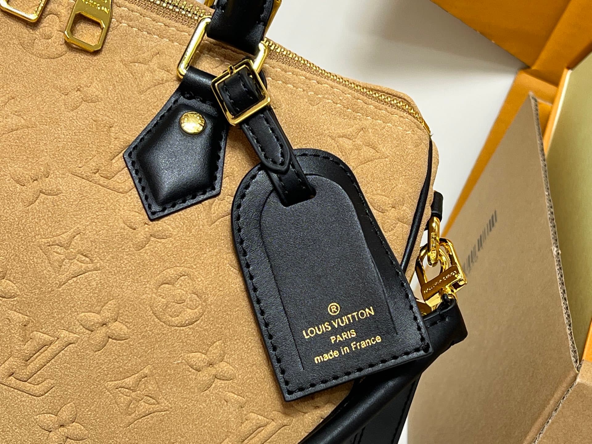 C5073 💰 M13332 M13344 apricot-colored embossed suede, fashion-oriented model. This Speedy Soft 30 is from LV Travels With Grace Coddlington line. — image 4