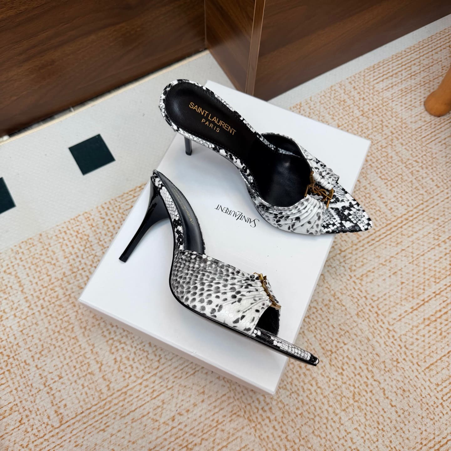 D12320 2026 Spring/Summer new model YSL 🖤 Saint Laurent / Saint Laurent YSL slippers – an absolutely amazing and popular pair of slippers! — image 2