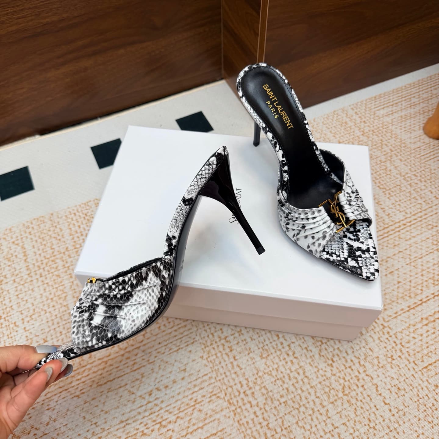D12320 2026 Spring/Summer new model YSL 🖤 Saint Laurent / Saint Laurent YSL slippers – an absolutely amazing and popular pair of slippers! — image 7