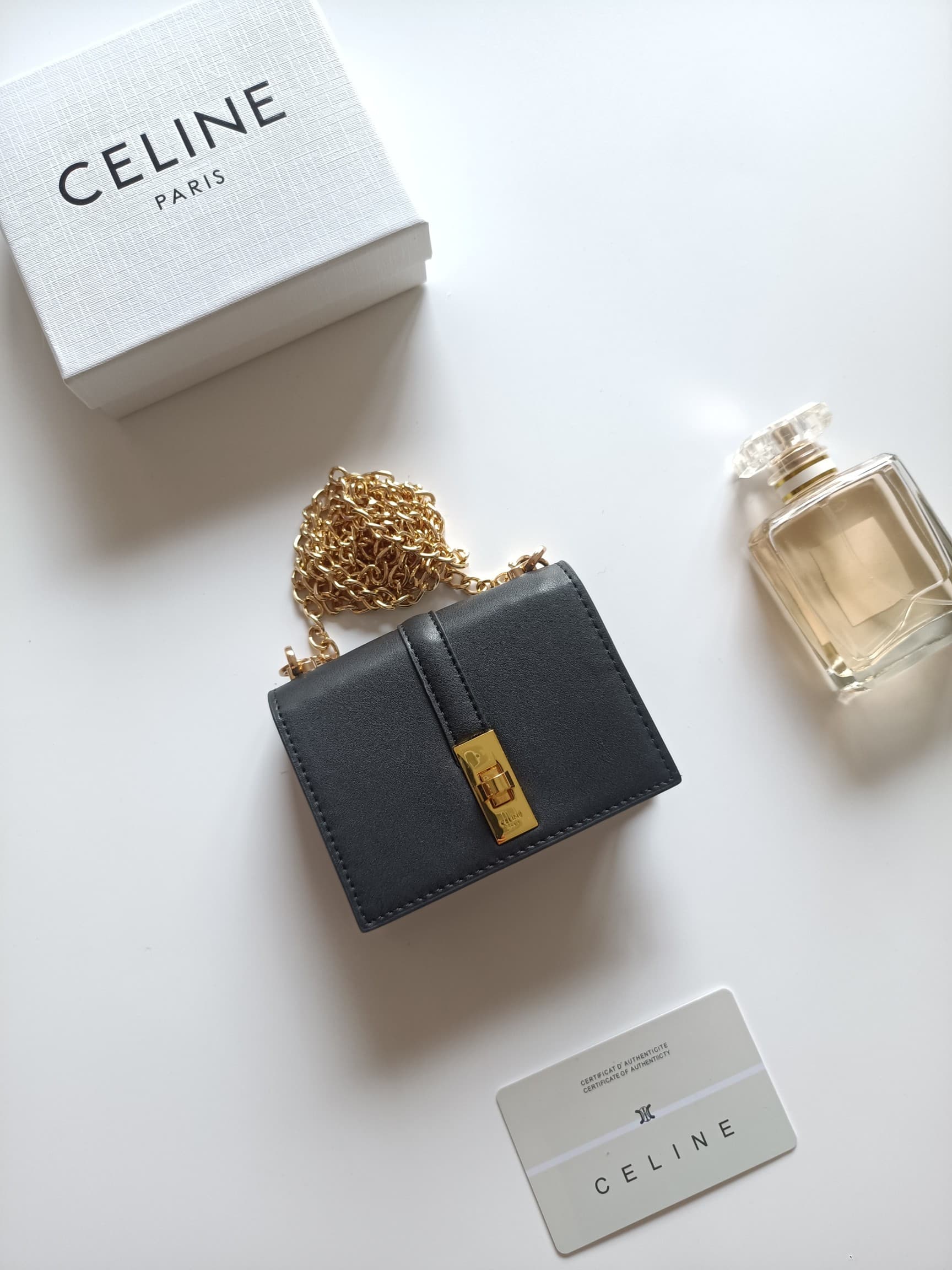 C445 Celine’s latest chain purse: TRIOMPHE flap chain purse, suitable for carrying diagonally. It features classic patterns on the inner layer, with smooth microfiber material. The closure is a rotating lock. There are 1 thick main compartment and 1 inner — image 1