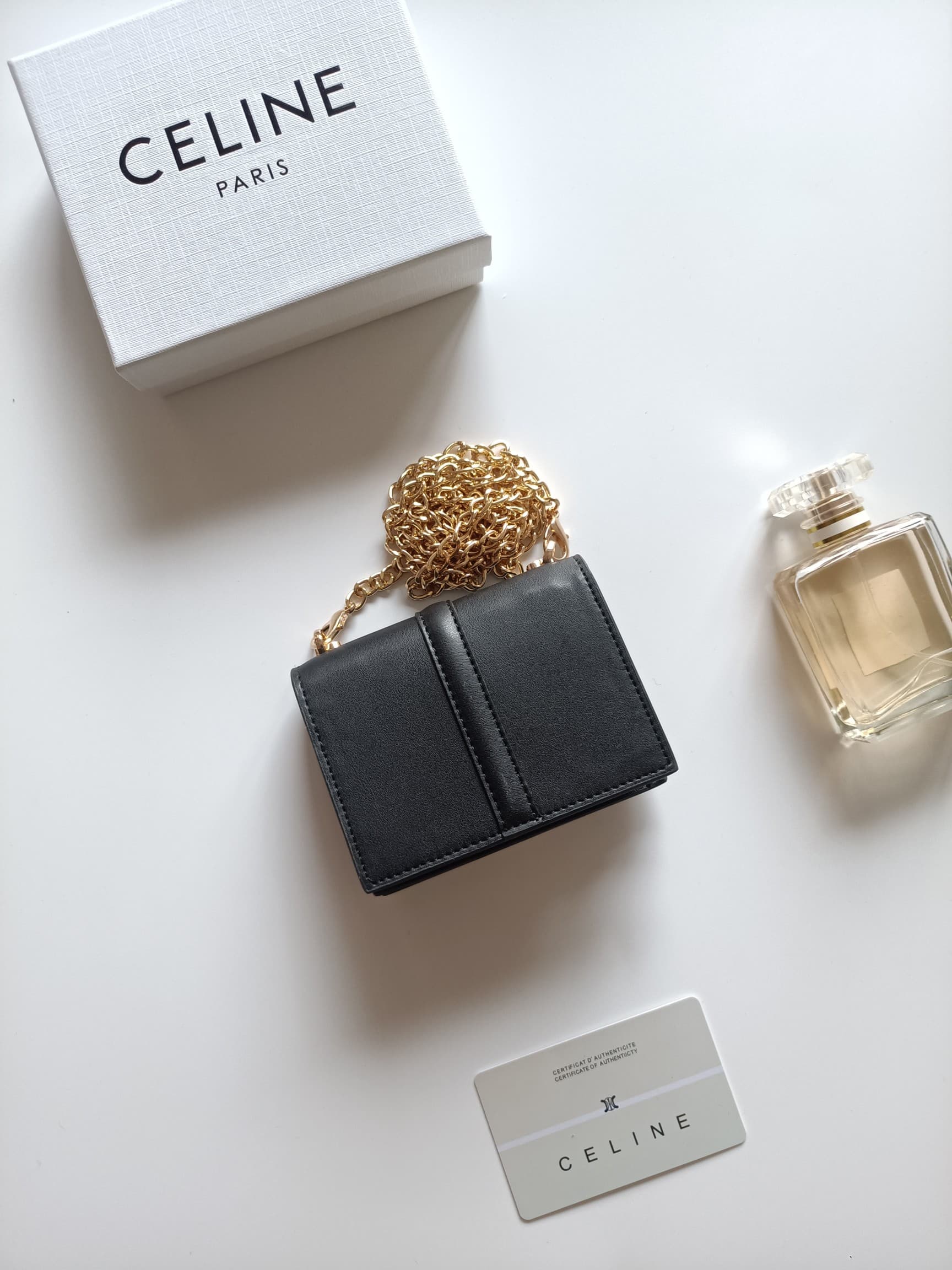 C445 Celine’s latest chain purse: TRIOMPHE flap chain purse, suitable for carrying diagonally. It features classic patterns on the inner layer, with smooth microfiber material. The closure is a rotating lock. There are 1 thick main compartment and 1 inner — image 3