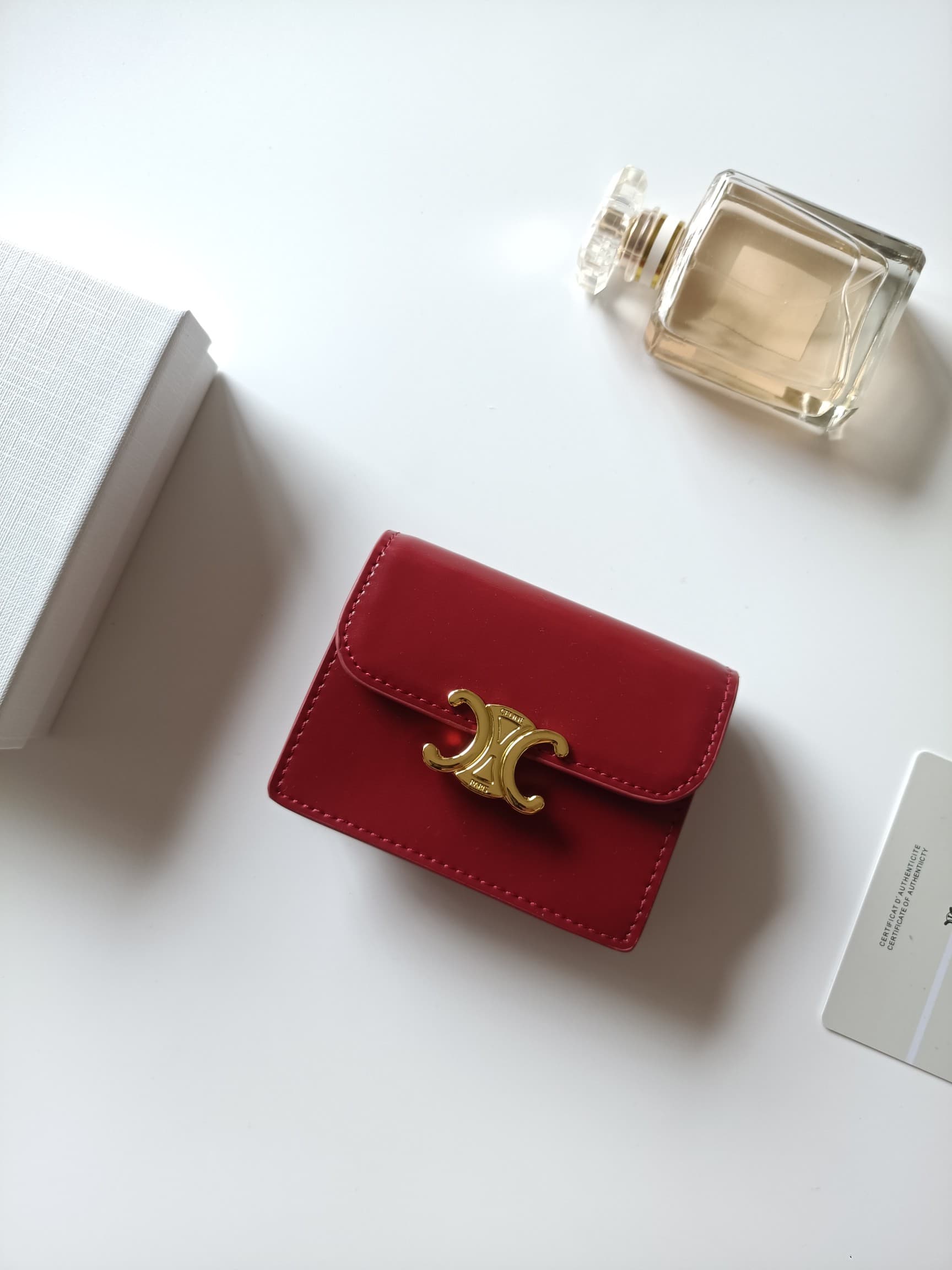 C459 Celine’s new card bag, TRIOMPHE name card bag. It features a classic pattern on the large interior surface, with a smooth texture made of ultra-fine material. The bag has a golden metallic clasp for opening and closing. There is one thick main compar — image 2