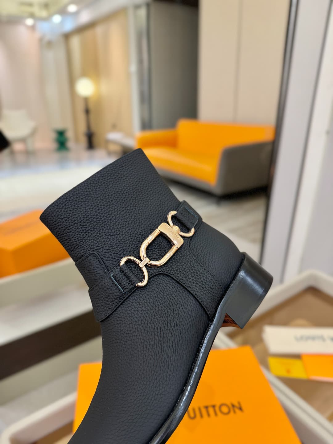 D9032 L✔️ At the store, autumn and winter collections include Chelsea boots with 6 footlengths. The official website’s collection is updated in real time. These are LV-style boots with a new design featuring large buckles, a well-crafted sole that provide — image 8