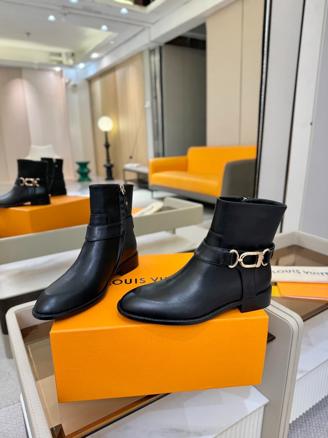 D9031 L✔️ Home store autumn/winter collection – Chelsea boots. 6 size马丁靴; the official website series is updated in real time. LV-style design with large buckles, well-shaped soles that provide comfort and versatility. Elegant and stylish. No fatigue when — image 4