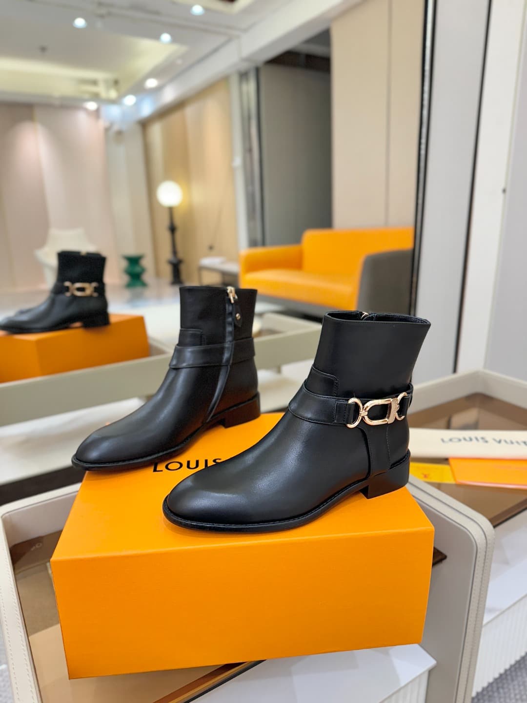 D9031 L✔️ Home store autumn/winter collection – Chelsea boots. 6 size马丁靴; the official website series is updated in real time. LV-style design with large buckles, well-shaped soles that provide comfort and versatility. Elegant and stylish. No fatigue when — image 3