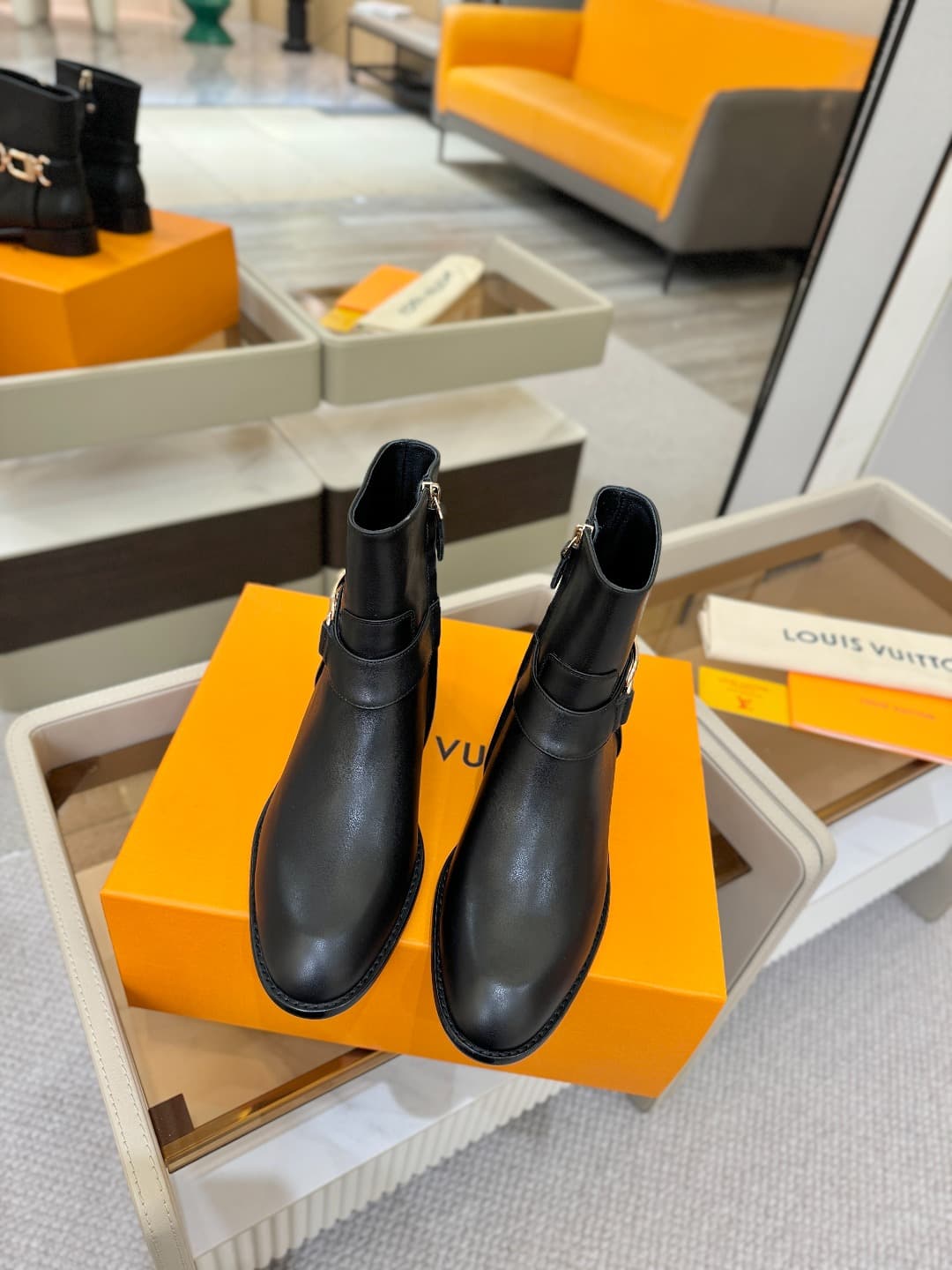 D9031 L✔️ Home store autumn/winter collection – Chelsea boots. 6 size马丁靴; the official website series is updated in real time. LV-style design with large buckles, well-shaped soles that provide comfort and versatility. Elegant and stylish. No fatigue when — image 5