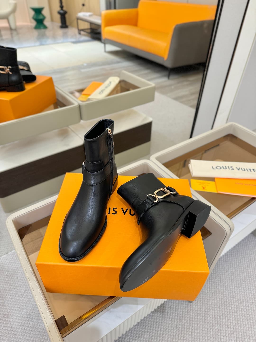 D9031 L✔️ Home store autumn/winter collection – Chelsea boots. 6 size马丁靴; the official website series is updated in real time. LV-style design with large buckles, well-shaped soles that provide comfort and versatility. Elegant and stylish. No fatigue when — image 6