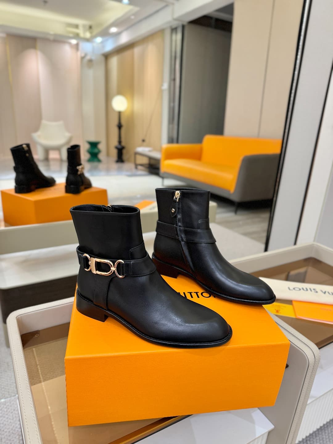 D9031 L✔️ Home store autumn/winter collection – Chelsea boots. 6 size马丁靴; the official website series is updated in real time. LV-style design with large buckles, well-shaped soles that provide comfort and versatility. Elegant and stylish. No fatigue when — image 2
