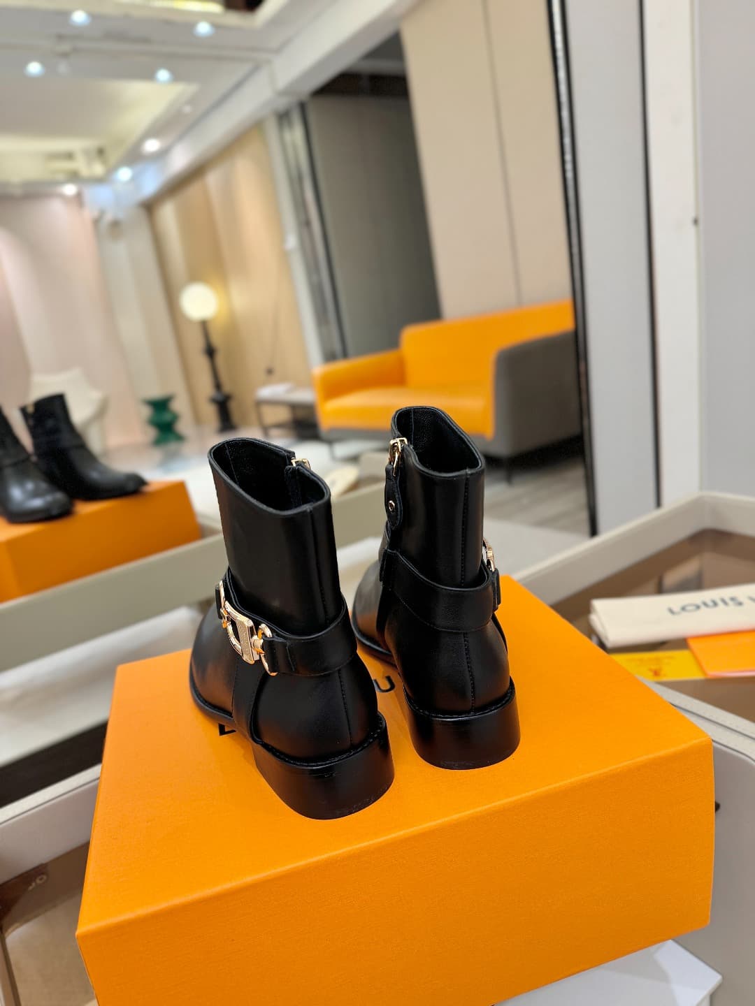 D9031 L✔️ Home store autumn/winter collection – Chelsea boots. 6 size马丁靴; the official website series is updated in real time. LV-style design with large buckles, well-shaped soles that provide comfort and versatility. Elegant and stylish. No fatigue when — image 7