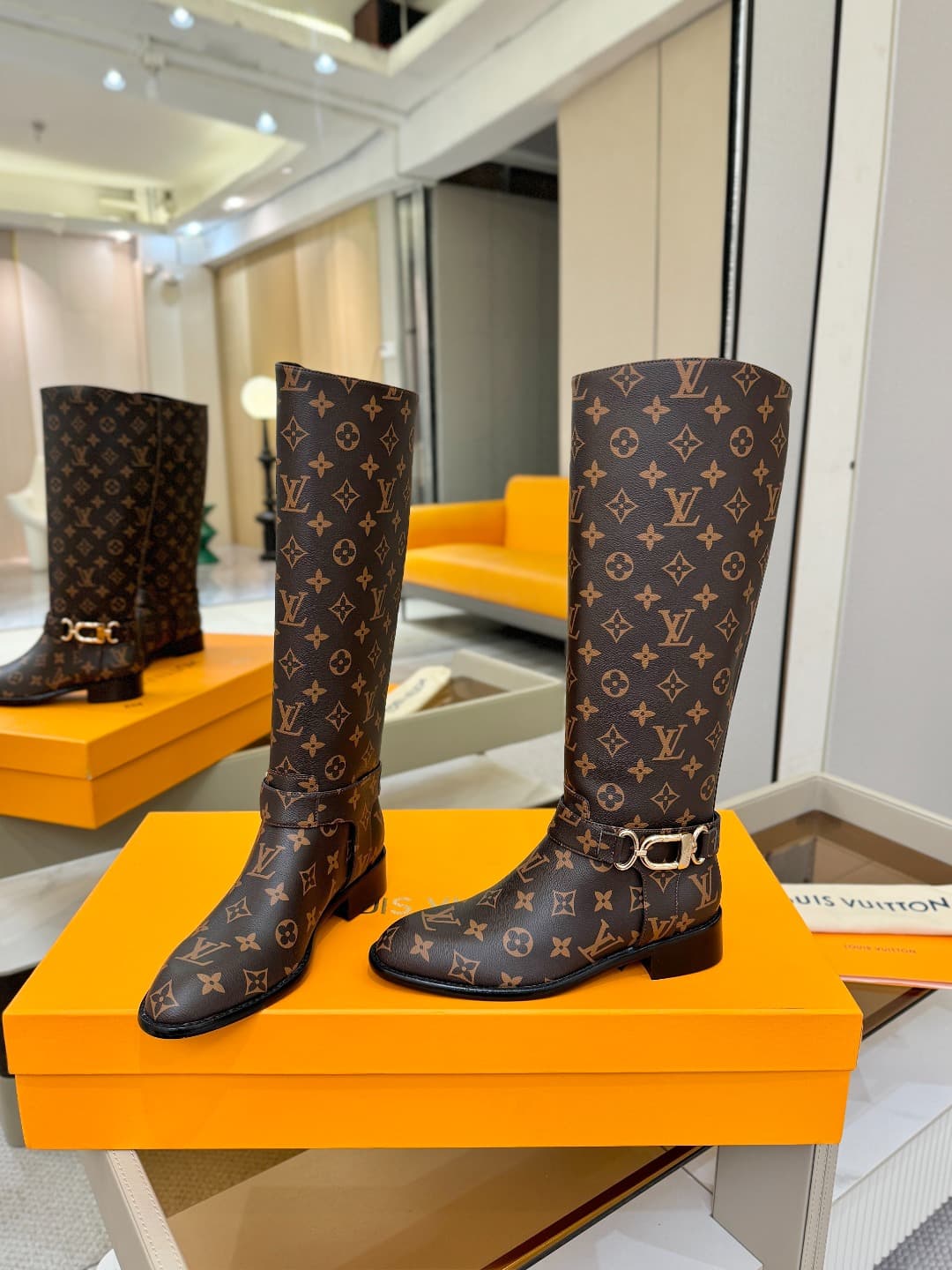 D9063 L✔️ Official store autumn/winter collection – Chelsea. 16 size. Martin boots; the official website series are updated simultaneously. LV-style new design with large buckles, well-shaped soles that provide comfort and versatility. Elegant and stylish — image 4