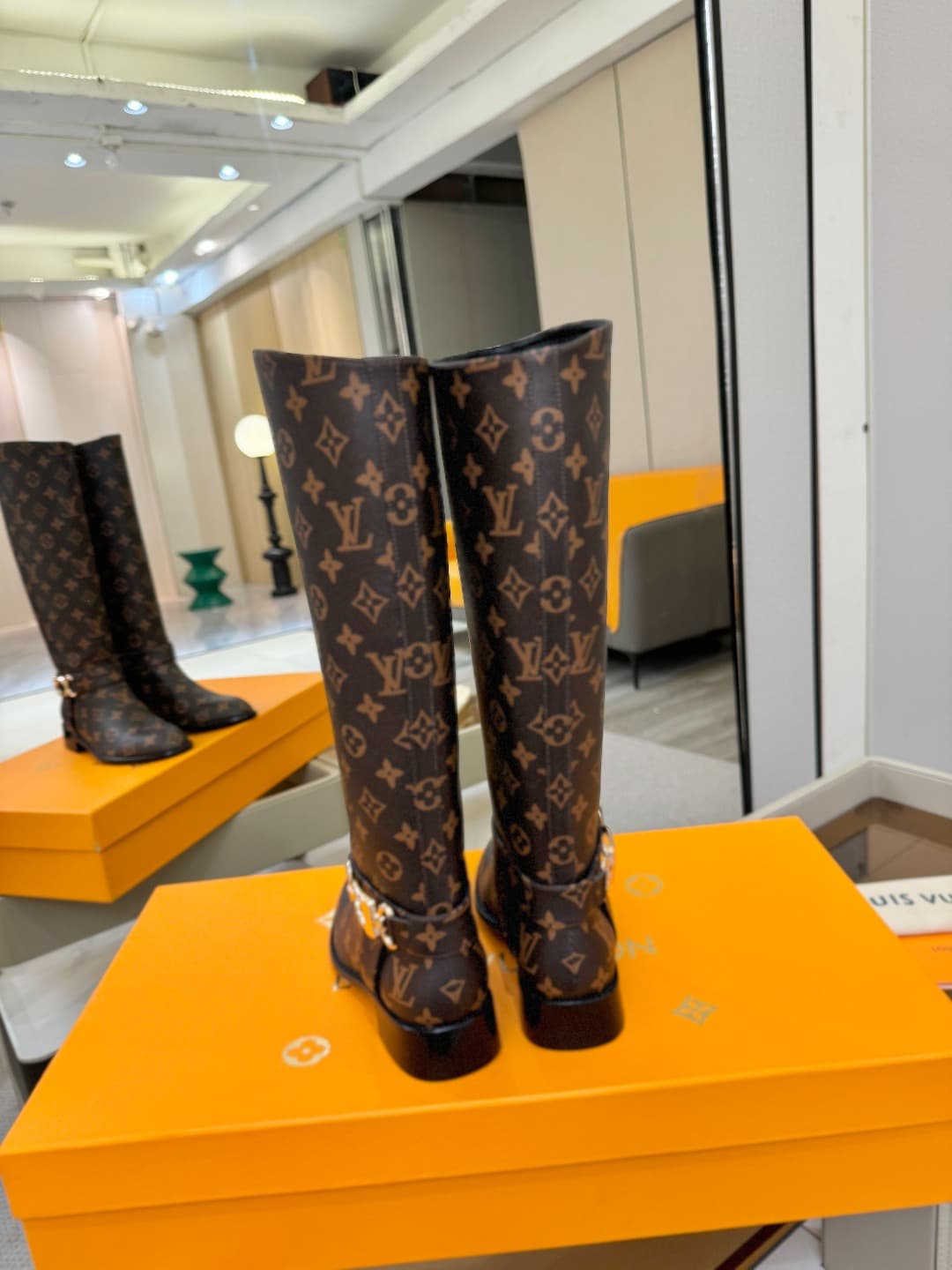 D9063 L✔️ Official store autumn/winter collection – Chelsea. 16 size. Martin boots; the official website series are updated simultaneously. LV-style new design with large buckles, well-shaped soles that provide comfort and versatility. Elegant and stylish — image 6