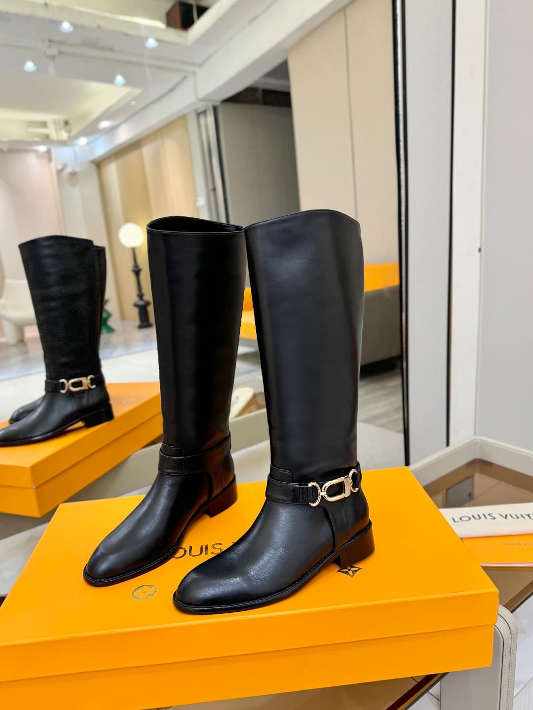 D9061 L✔️ Home store autumn/winter collection – Chelsea. 16 size. Martin boots; the official website collection is updated in real time. LV-style design with large buckles, well-shaped soles – comfortable and versatile, giving a strong British style. No f — image 3