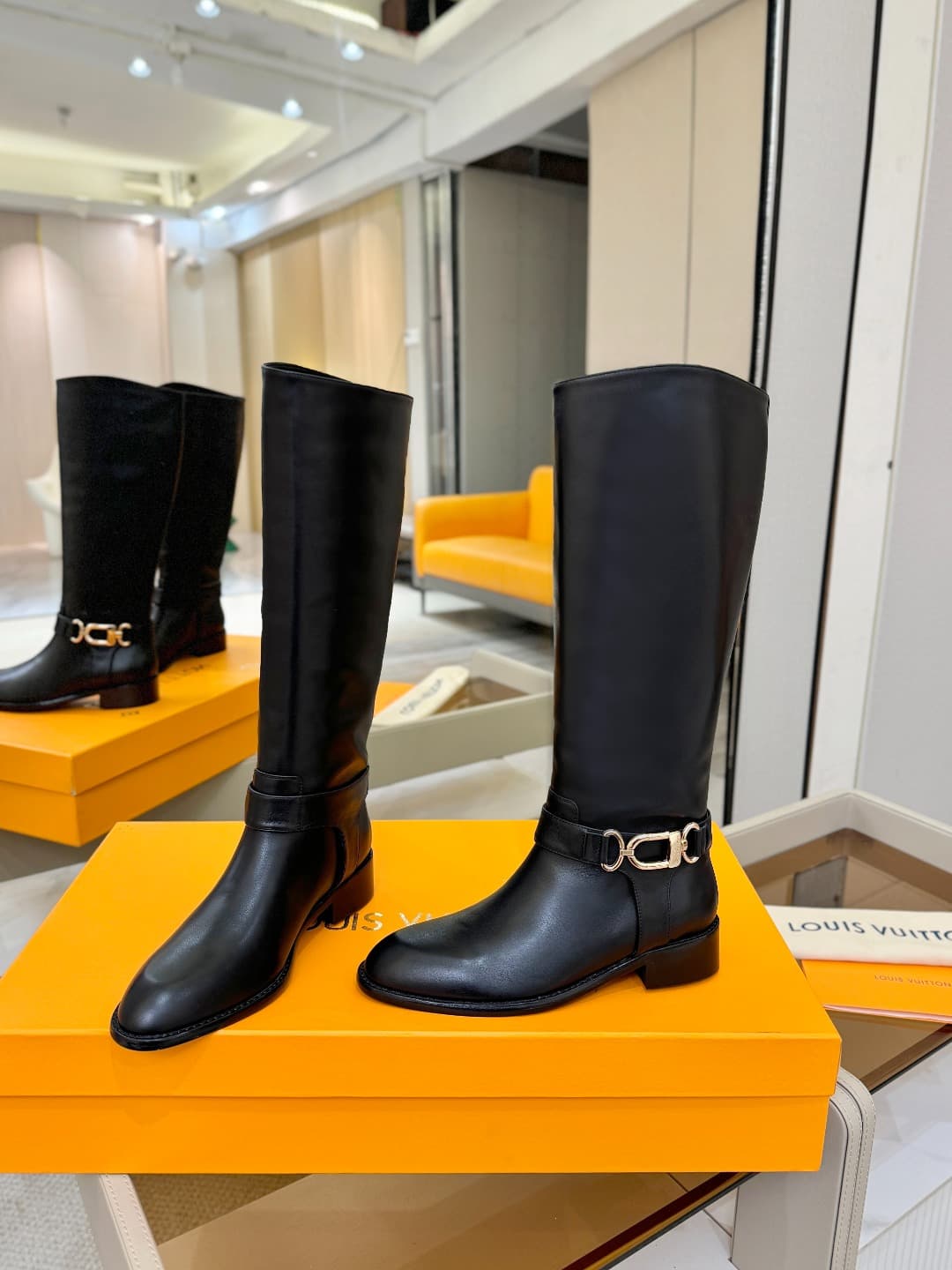 D9061 L✔️ Home store autumn/winter collection – Chelsea. 16 size. Martin boots; the official website collection is updated in real time. LV-style design with large buckles, well-shaped soles – comfortable and versatile, giving a strong British style. No f — image 4