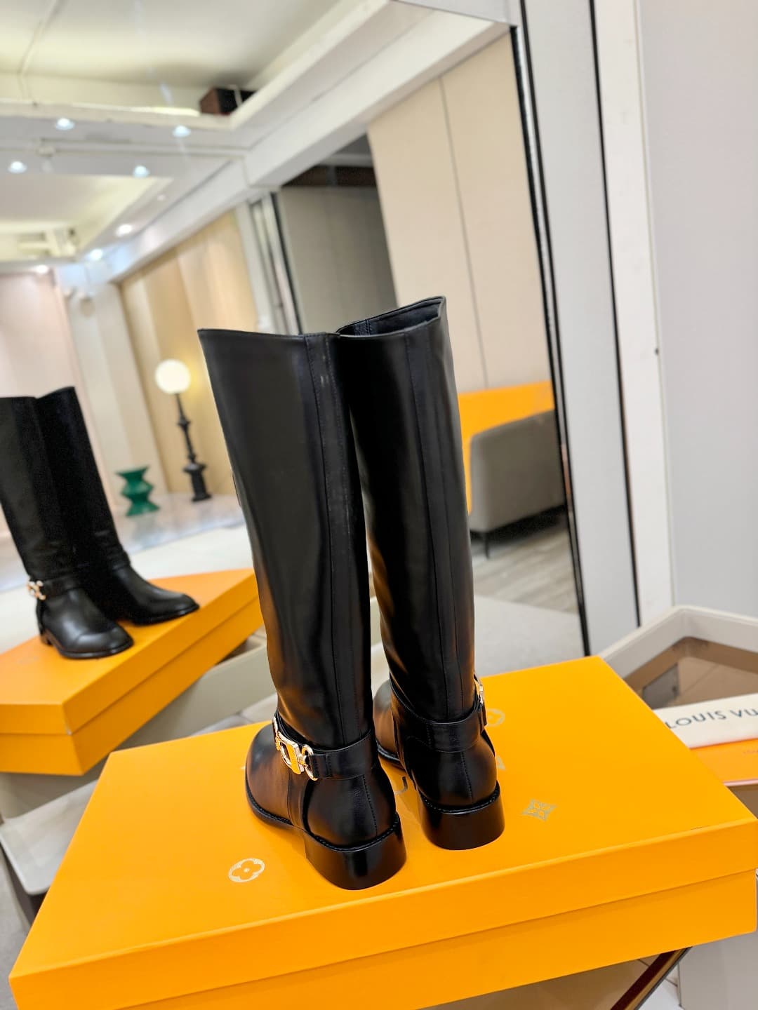 D9061 L✔️ Home store autumn/winter collection – Chelsea. 16 size. Martin boots; the official website collection is updated in real time. LV-style design with large buckles, well-shaped soles – comfortable and versatile, giving a strong British style. No f — image 6