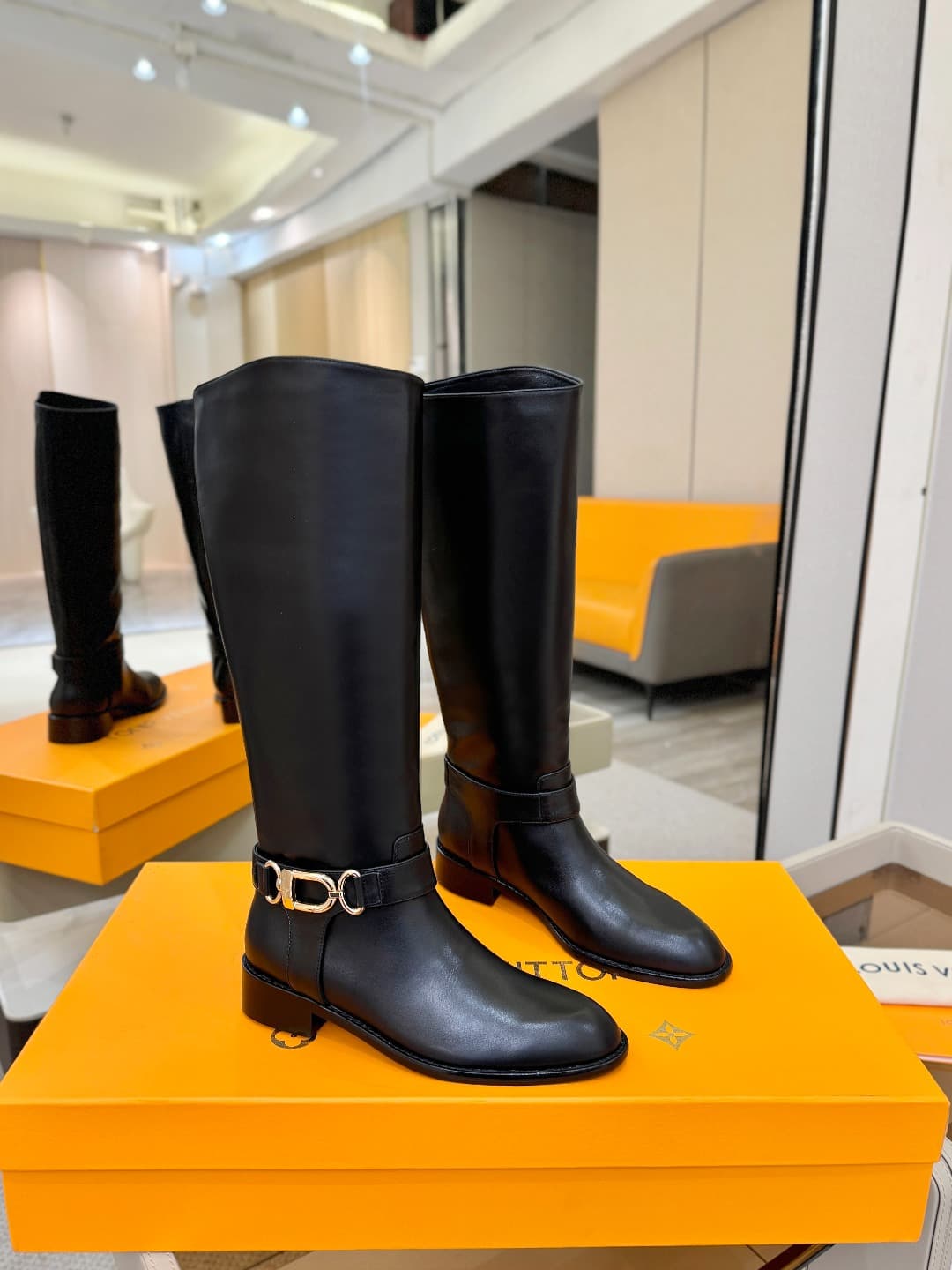 D9061 L✔️ Home store autumn/winter collection – Chelsea. 16 size. Martin boots; the official website collection is updated in real time. LV-style design with large buckles, well-shaped soles – comfortable and versatile, giving a strong British style. No f — image 2