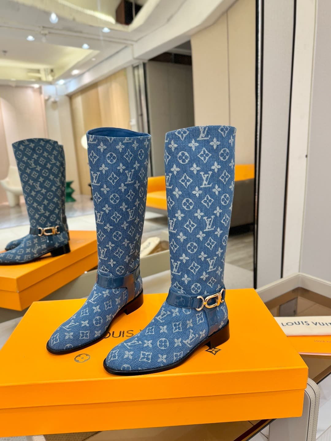 D9060 L✔️ Store exclusive autumn/winter collection – Chelsea. 16 size. Martin boots; the official website series are updated in sync. LV-style new design with large buckles, well-shaped soles – comfortable and versatile, full of British style. No fatigue  — image 3