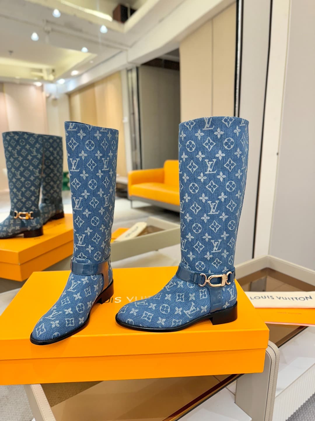 D9060 L✔️ Store exclusive autumn/winter collection – Chelsea. 16 size. Martin boots; the official website series are updated in sync. LV-style new design with large buckles, well-shaped soles – comfortable and versatile, full of British style. No fatigue  — image 4