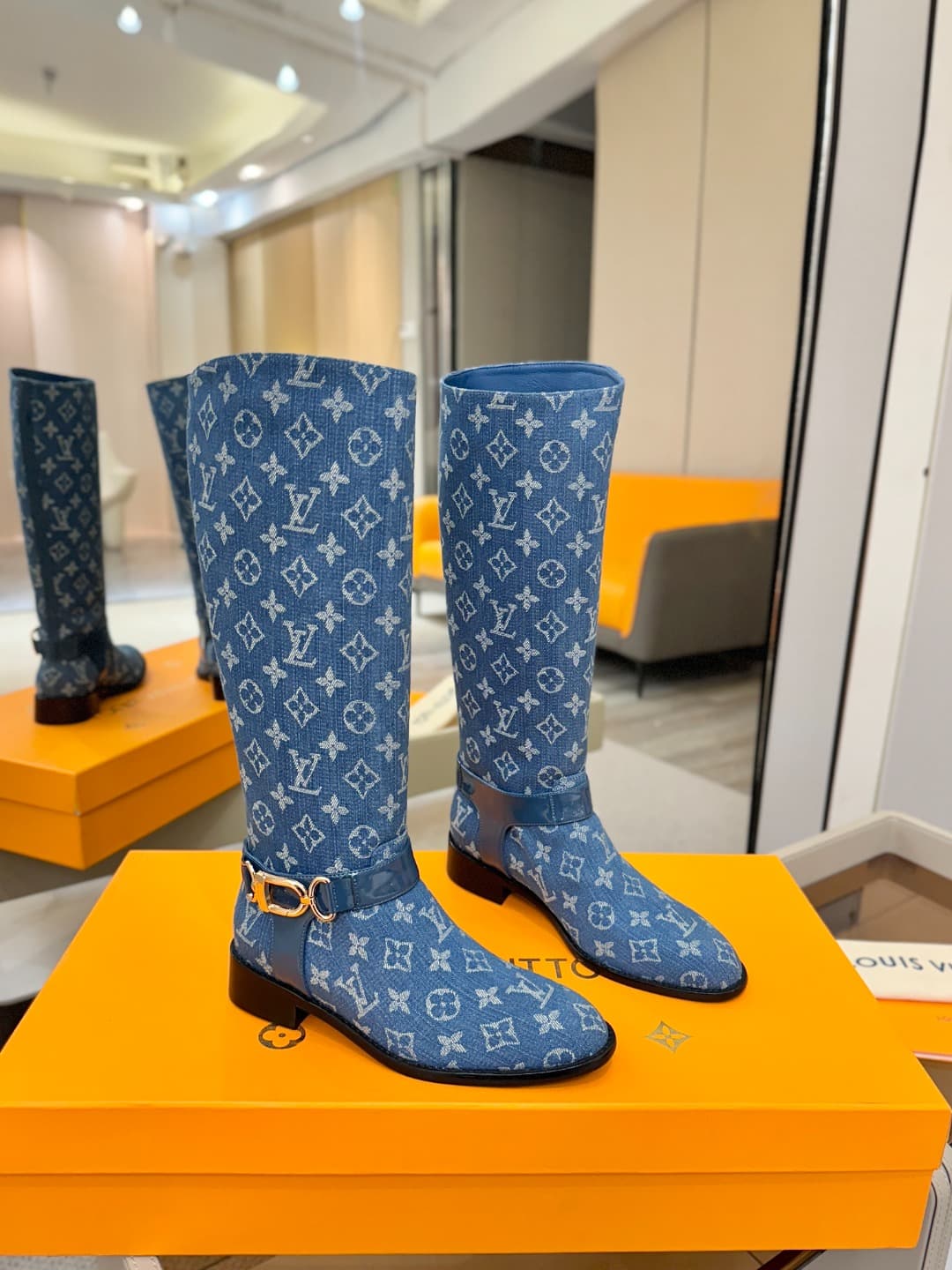 D9060 L✔️ Store exclusive autumn/winter collection – Chelsea. 16 size. Martin boots; the official website series are updated in sync. LV-style new design with large buckles, well-shaped soles – comfortable and versatile, full of British style. No fatigue  — image 2