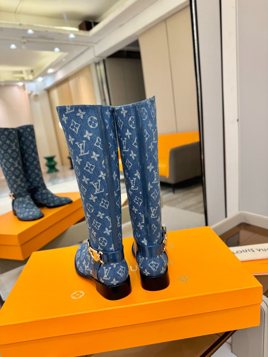 D9060 L✔️ Store exclusive autumn/winter collection – Chelsea. 16 size. Martin boots; the official website series are updated in sync. LV-style new design with large buckles, well-shaped soles – comfortable and versatile, full of British style. No fatigue  — image 6