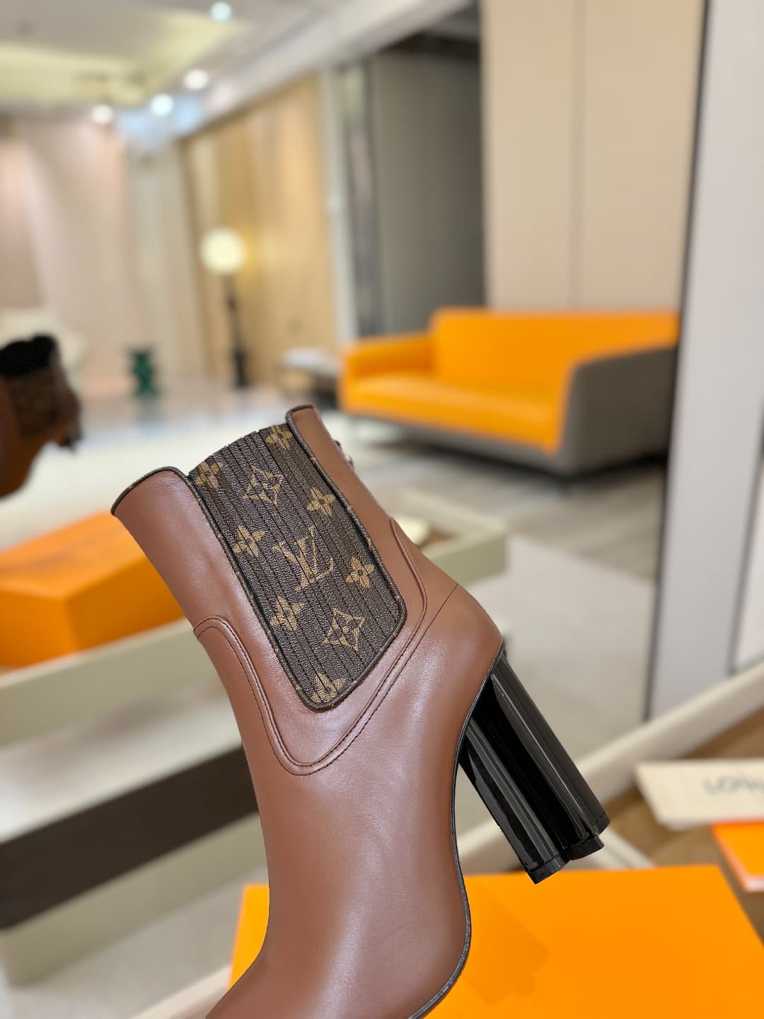 D9037 L✔️ Home – Autumn/Winter official website collection with showroom styles. 6 short boots, synchronized updates, perfect fit, LV-style patterns, intricate craftsmanship, plum blossom heel design, exuding elegance. Original mold-made fit, ultimate 1:1 — image 8