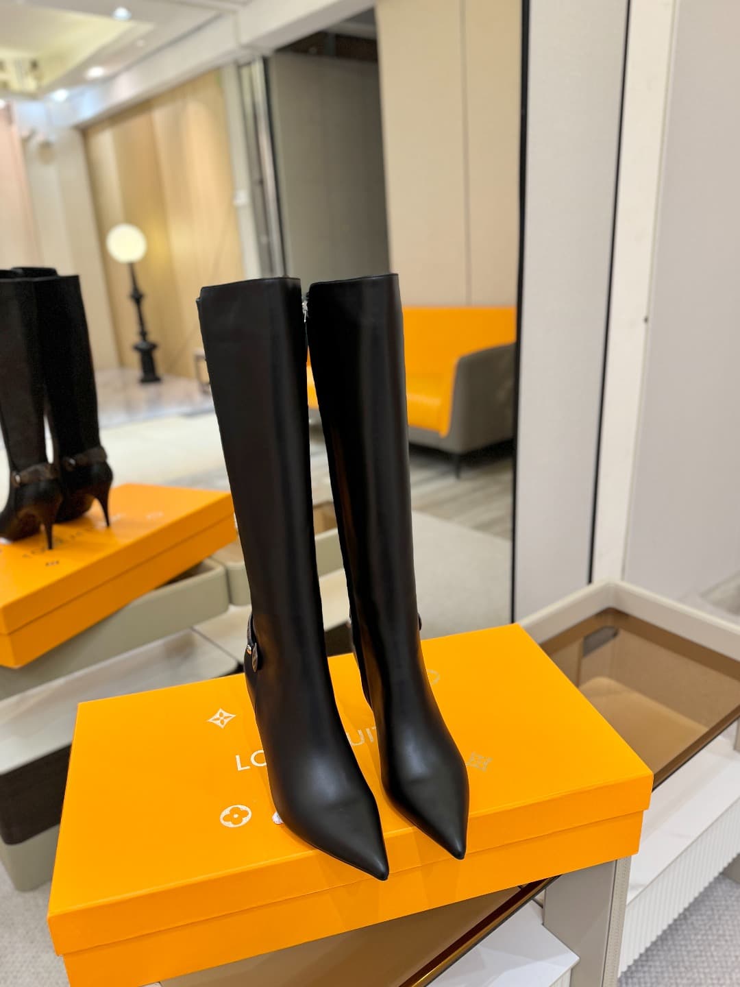 D9067 L✔️ Home – Autumn/Winter store’s runway-style boots; the official website collection is updated in real time. Perfect fit + LV-inspired buckle design, with a feminine and elegant style. Original mold-based fit, premium quality, and imported high-end — image 6