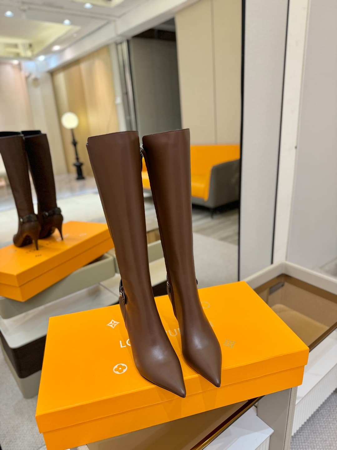 D9066 L✔️ Home – Autumn/Winter boutique runway boots; the official website collection is updated in real time. Perfect foot shape + LV-inspired buckle design – full of femininity and elegance. Original mold-based foot shape, top-tier quality, and imported — image 6