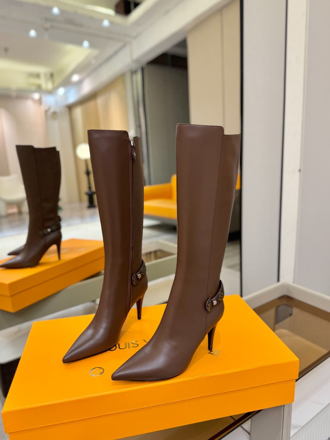 D9066 L✔️ Home – Autumn/Winter boutique runway boots; the official website collection is updated in real time. Perfect foot shape + LV-inspired buckle design – full of femininity and elegance. Original mold-based foot shape, top-tier quality, and imported — image 3