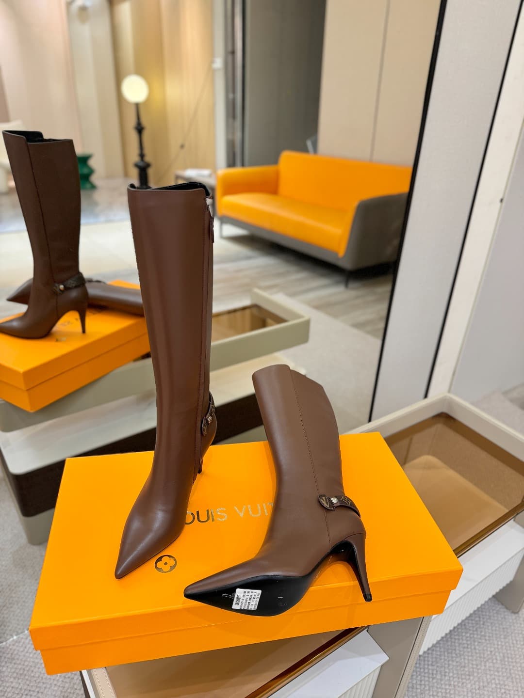 D9066 L✔️ Home – Autumn/Winter boutique runway boots; the official website collection is updated in real time. Perfect foot shape + LV-inspired buckle design – full of femininity and elegance. Original mold-based foot shape, top-tier quality, and imported — image 4