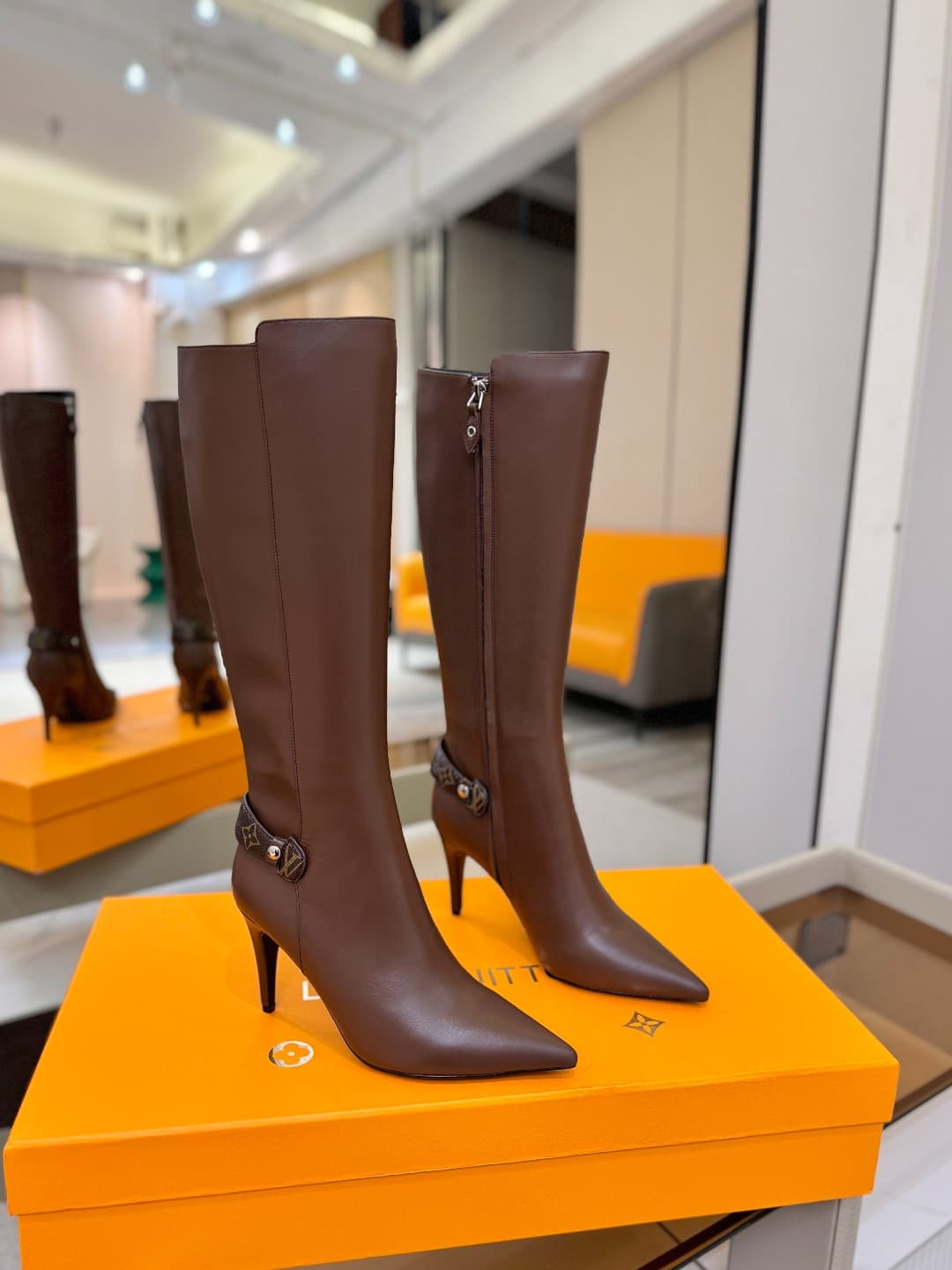 D9066 L✔️ Home – Autumn/Winter boutique runway boots; the official website collection is updated in real time. Perfect foot shape + LV-inspired buckle design – full of femininity and elegance. Original mold-based foot shape, top-tier quality, and imported — image 2