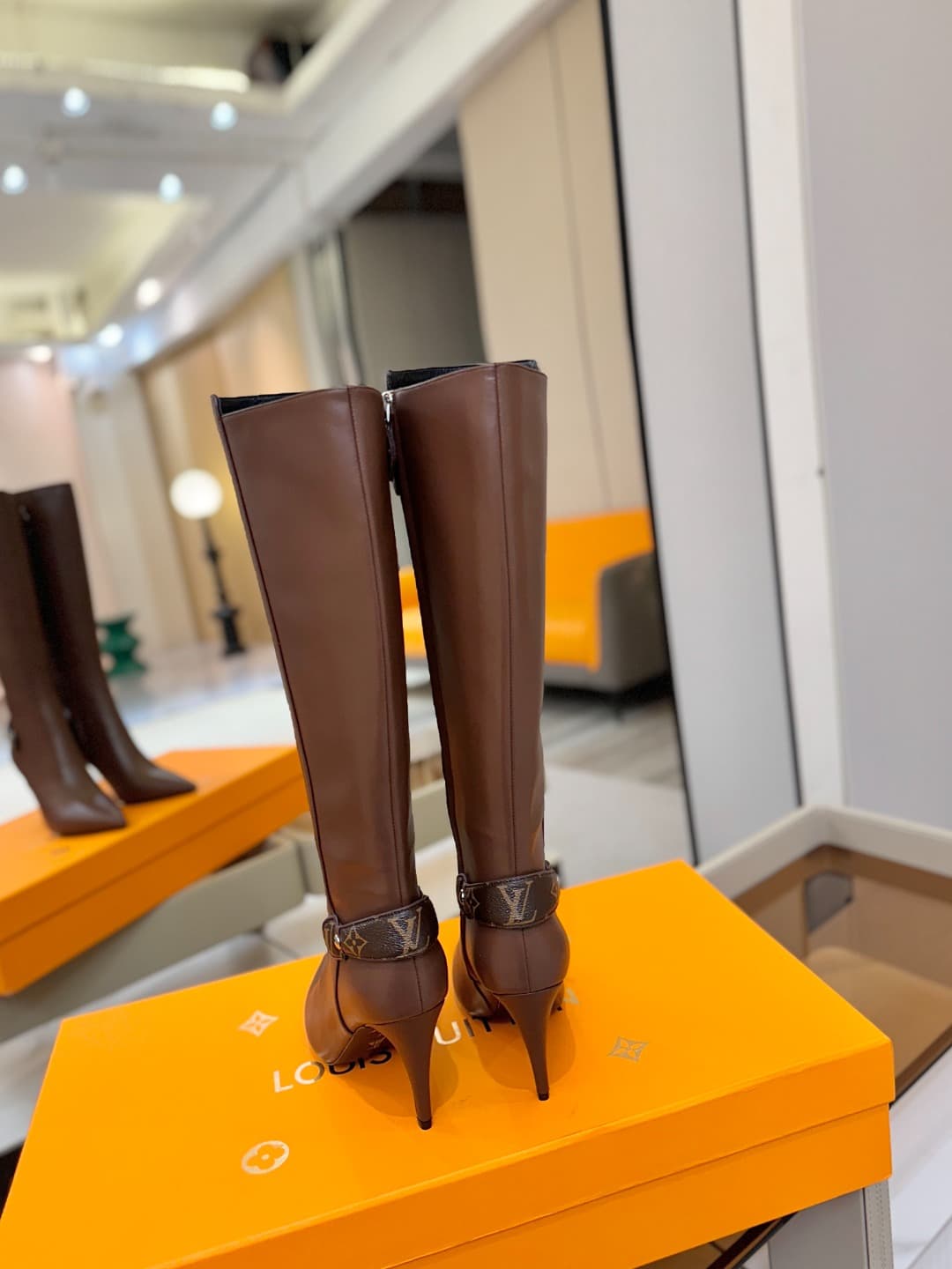 D9066 L✔️ Home – Autumn/Winter boutique runway boots; the official website collection is updated in real time. Perfect foot shape + LV-inspired buckle design – full of femininity and elegance. Original mold-based foot shape, top-tier quality, and imported — image 7
