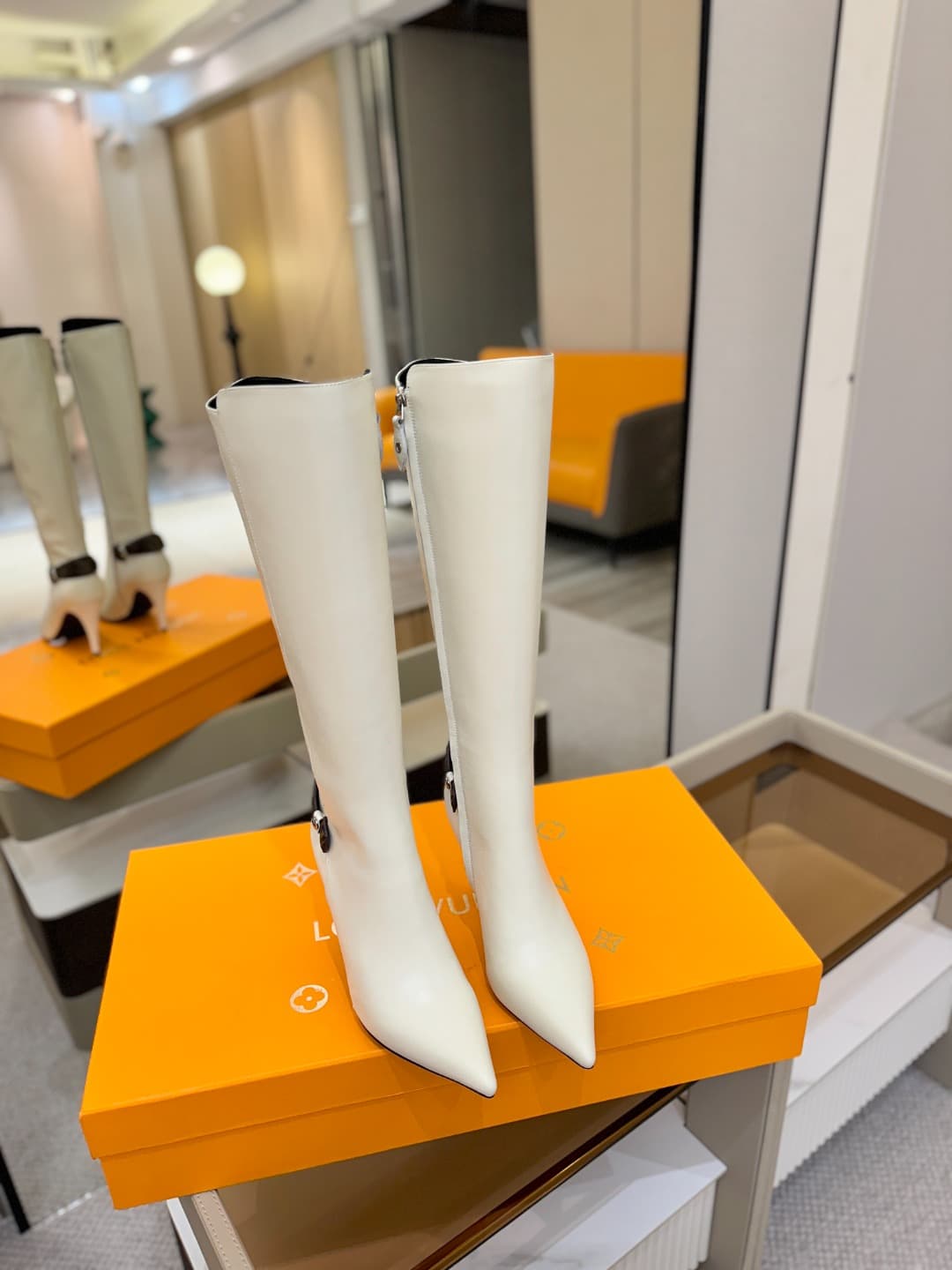D9065 L✔️ Home – Autumn/Winter boutique runway boots; the official website collection is updated simultaneously. Perfect fit + LV-inspired buckle design – full of femininity and elegance. Original mold fit, top-tier quality, and imported high-end fabric g — image 6