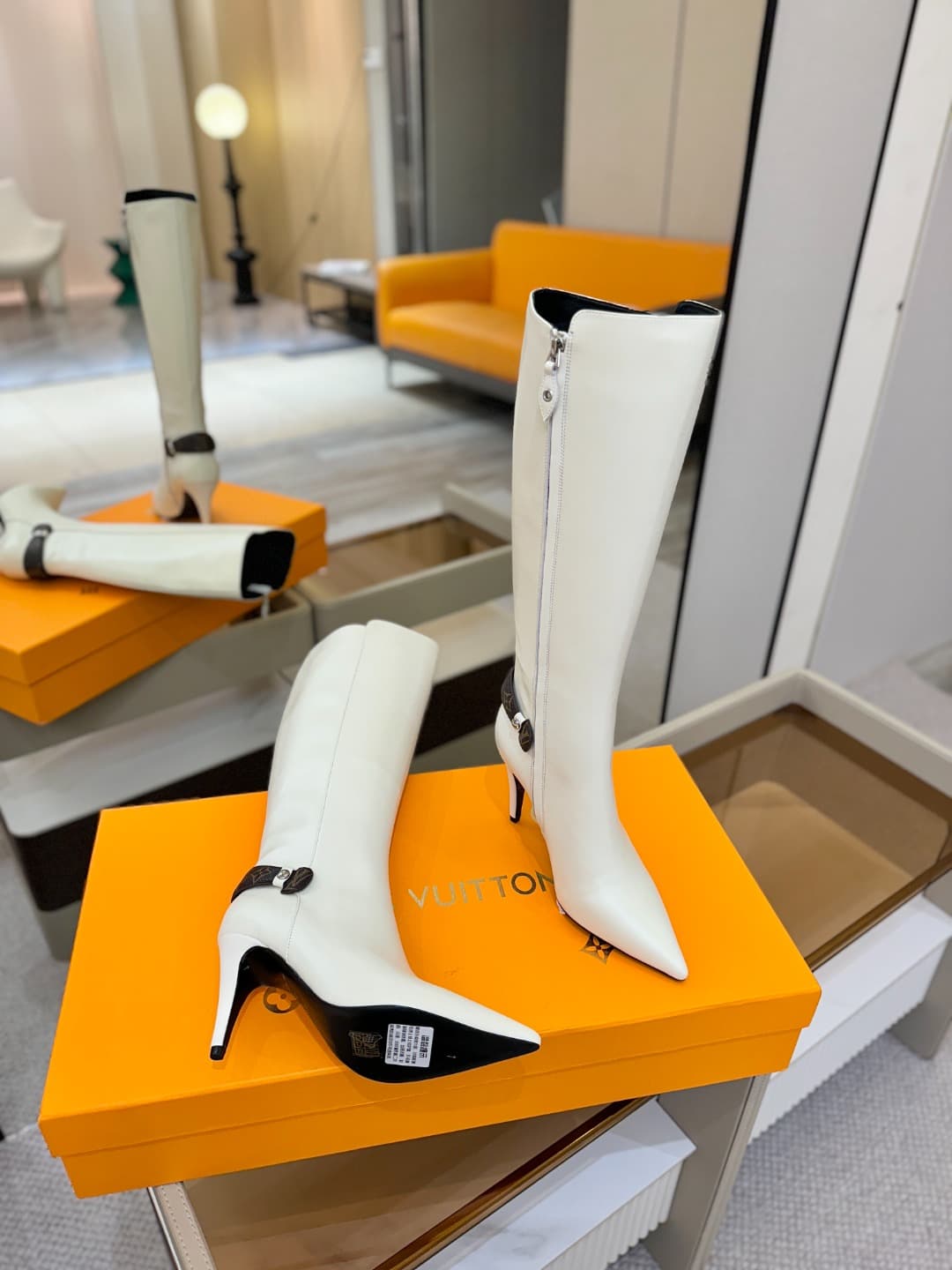 D9065 L✔️ Home – Autumn/Winter boutique runway boots; the official website collection is updated simultaneously. Perfect fit + LV-inspired buckle design – full of femininity and elegance. Original mold fit, top-tier quality, and imported high-end fabric g — image 4