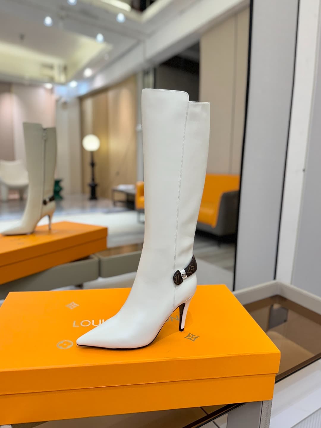 D9065 L✔️ Home – Autumn/Winter boutique runway boots; the official website collection is updated simultaneously. Perfect fit + LV-inspired buckle design – full of femininity and elegance. Original mold fit, top-tier quality, and imported high-end fabric g — image 1