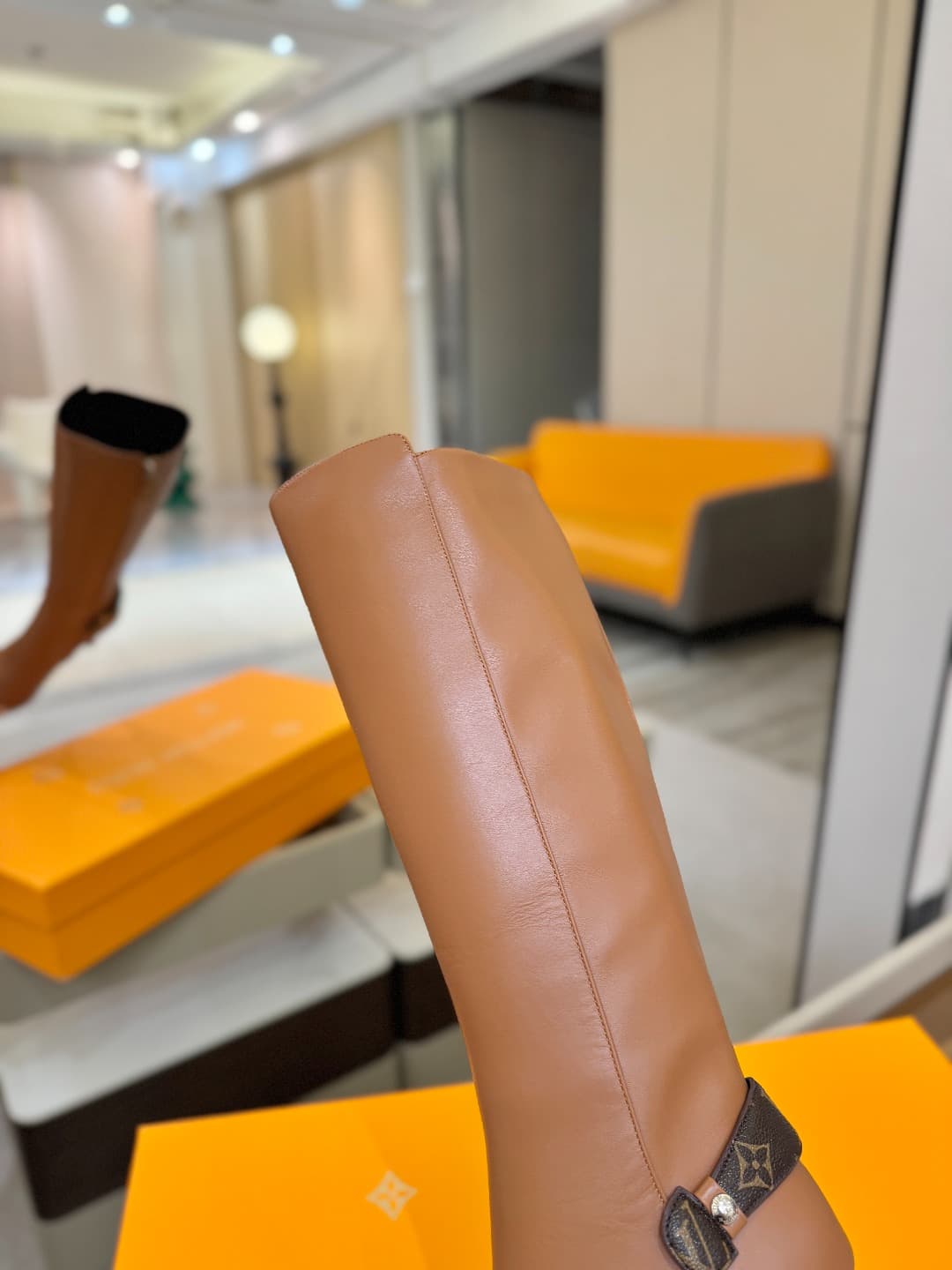 D9064 L✔️ Home – Autumn/Winter store’s runway-style boots; the official website collection is updated simultaneously. Perfect foot shape + LV-inspired buckle design – very feminine, elegant, and high-class. Original mold-made foot shape; premium quality,  — image 8