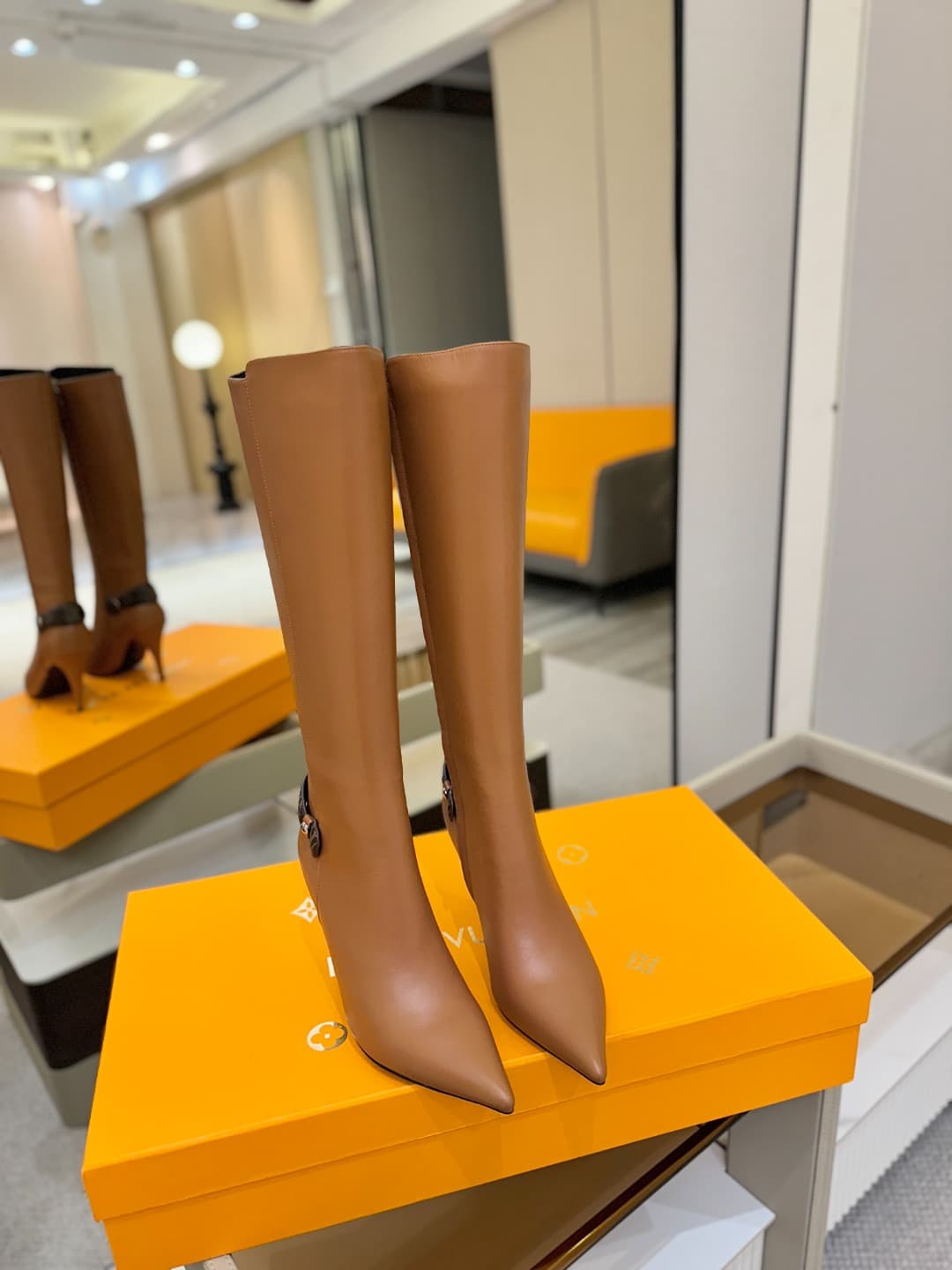 D9064 L✔️ Home – Autumn/Winter store’s runway-style boots; the official website collection is updated simultaneously. Perfect foot shape + LV-inspired buckle design – very feminine, elegant, and high-class. Original mold-made foot shape; premium quality,  — image 6