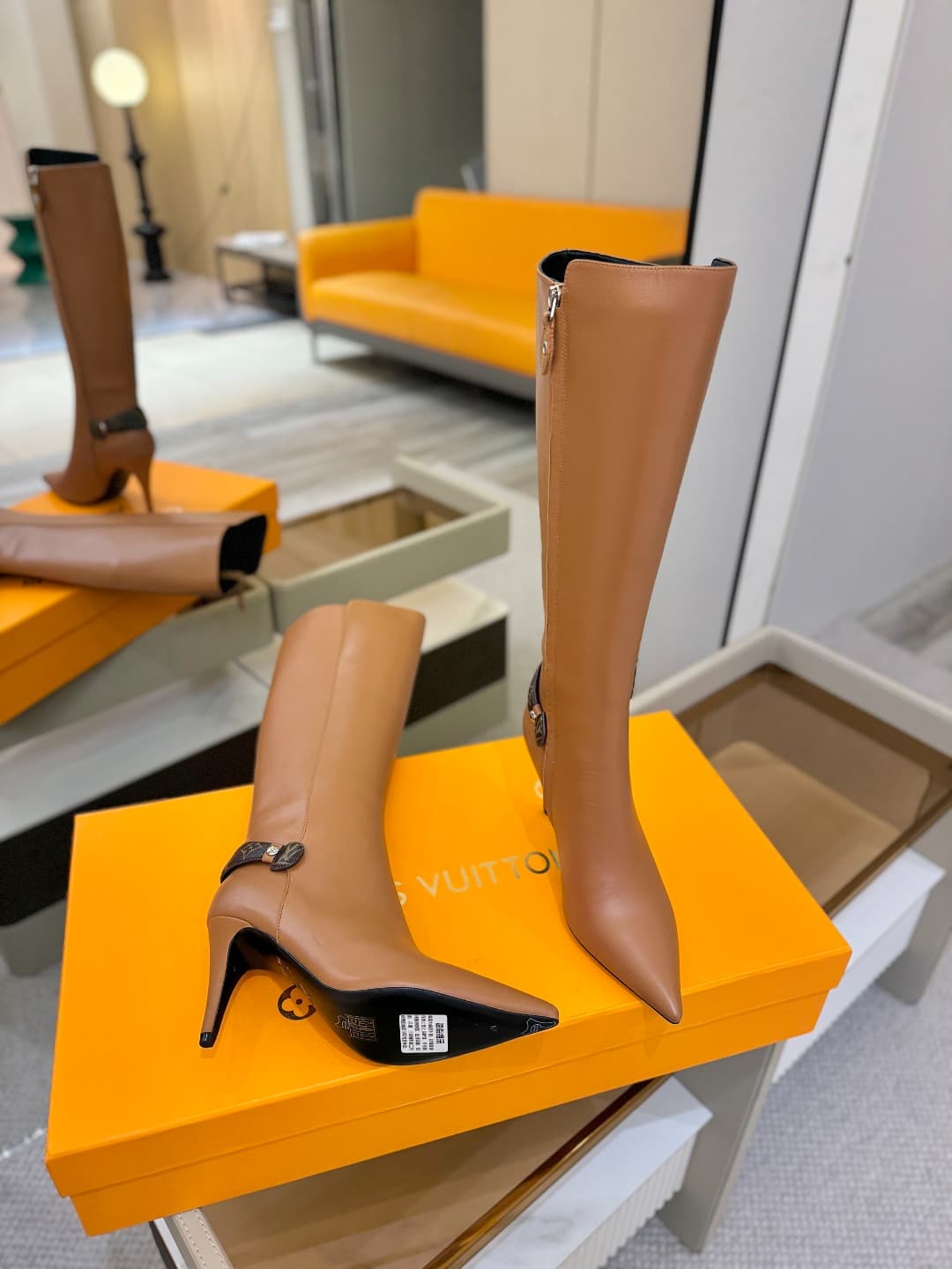 D9064 L✔️ Home – Autumn/Winter store’s runway-style boots; the official website collection is updated simultaneously. Perfect foot shape + LV-inspired buckle design – very feminine, elegant, and high-class. Original mold-made foot shape; premium quality,  — image 4