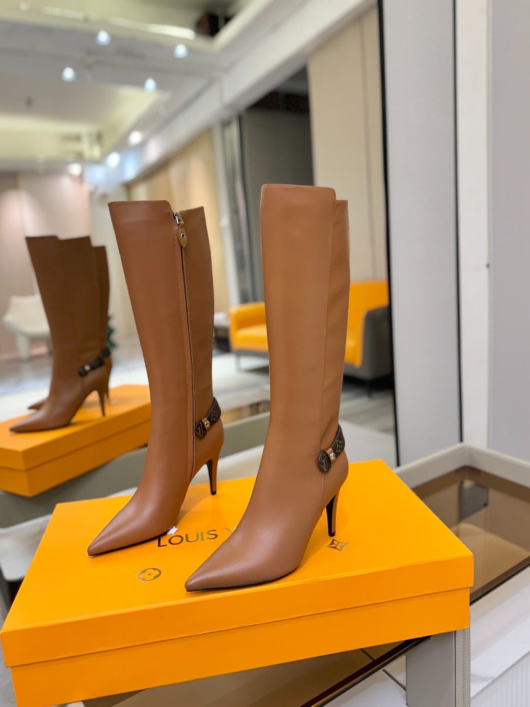 D9064 L✔️ Home – Autumn/Winter store’s runway-style boots; the official website collection is updated simultaneously. Perfect foot shape + LV-inspired buckle design – very feminine, elegant, and high-class. Original mold-made foot shape; premium quality,  — image 3