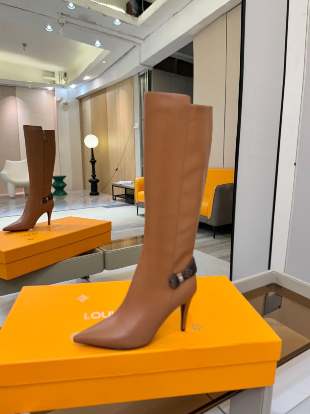 D9064 L✔️ Home – Autumn/Winter store’s runway-style boots; the official website collection is updated simultaneously. Perfect foot shape + LV-inspired buckle design – very feminine, elegant, and high-class. Original mold-made foot shape; premium quality,  — image 1