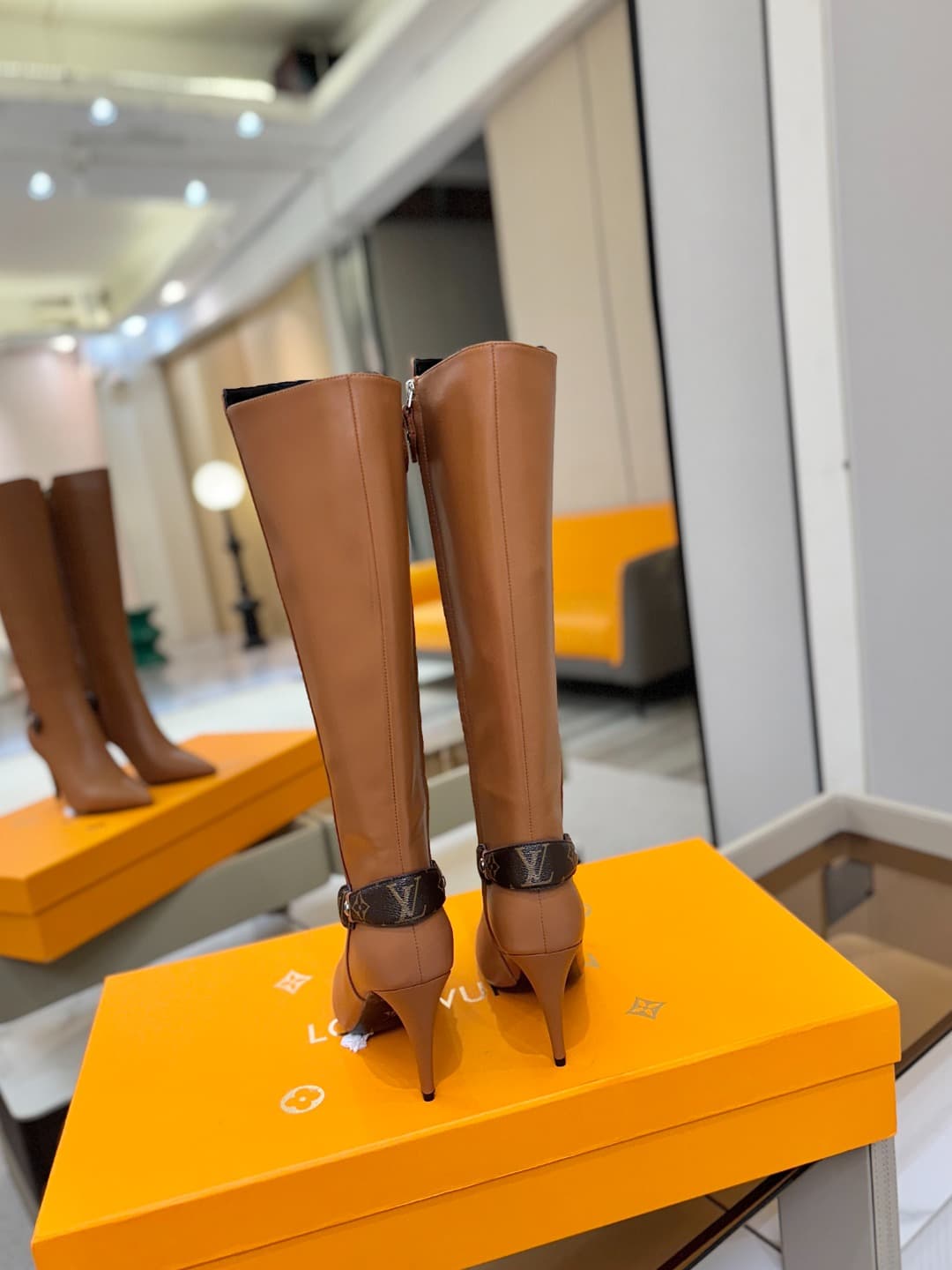 D9064 L✔️ Home – Autumn/Winter store’s runway-style boots; the official website collection is updated simultaneously. Perfect foot shape + LV-inspired buckle design – very feminine, elegant, and high-class. Original mold-made foot shape; premium quality,  — image 7