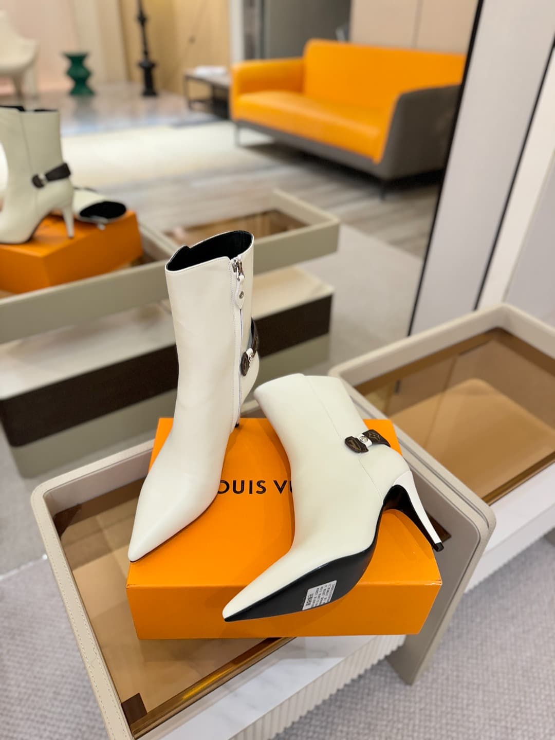 D9048 L✔️ Home – Autumn/Winter boutique runway boots; the official website collection is updated simultaneously. Perfect fit + LV-inspired buckle design – full of femininity and elegance. Original mold-fit, top-tier quality, and imported high-end fabric t — image 4