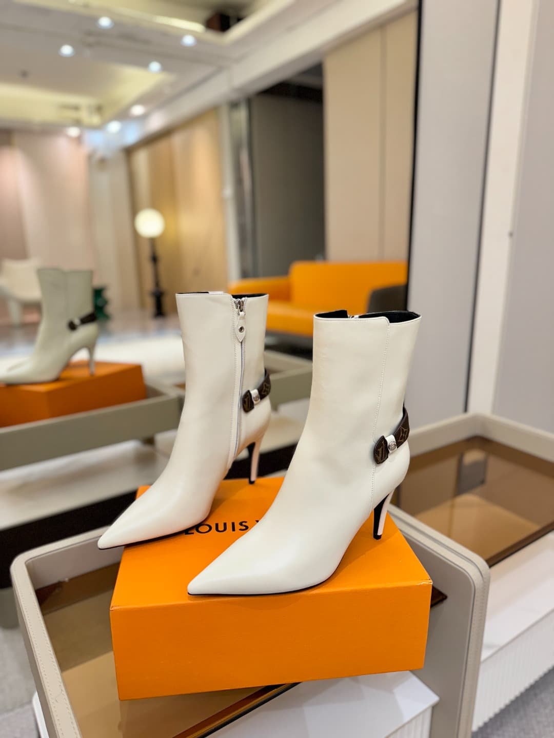 D9048 L✔️ Home – Autumn/Winter boutique runway boots; the official website collection is updated simultaneously. Perfect fit + LV-inspired buckle design – full of femininity and elegance. Original mold-fit, top-tier quality, and imported high-end fabric t — image 3
