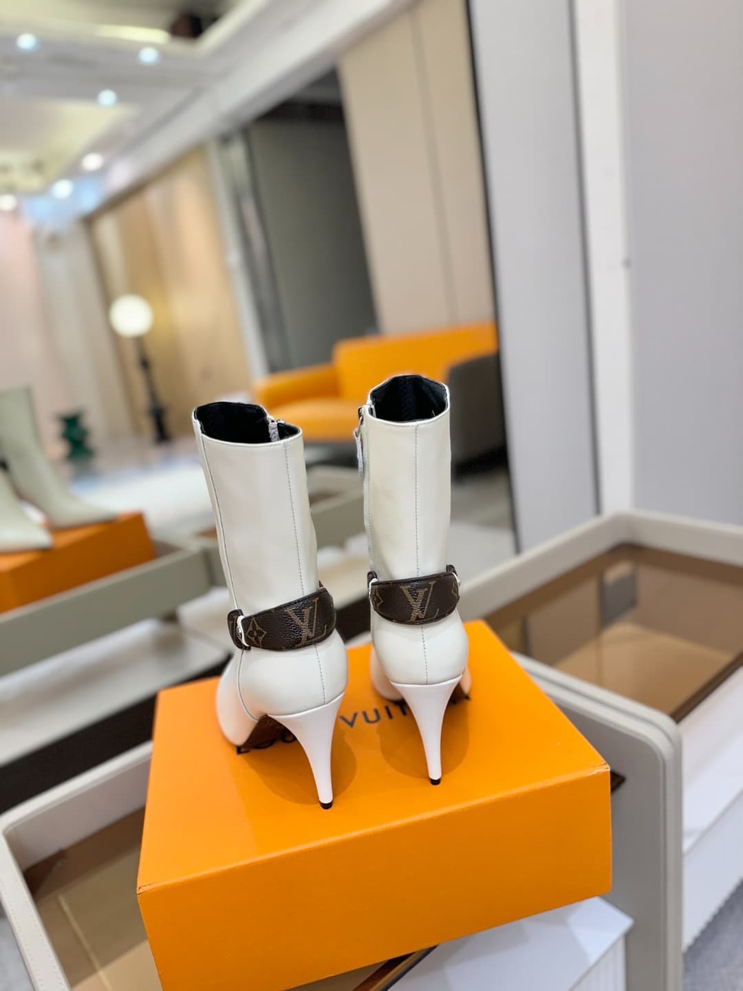D9048 L✔️ Home – Autumn/Winter boutique runway boots; the official website collection is updated simultaneously. Perfect fit + LV-inspired buckle design – full of femininity and elegance. Original mold-fit, top-tier quality, and imported high-end fabric t — image 7