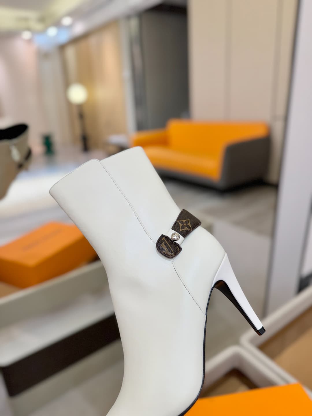 D9048 L✔️ Home – Autumn/Winter boutique runway boots; the official website collection is updated simultaneously. Perfect fit + LV-inspired buckle design – full of femininity and elegance. Original mold-fit, top-tier quality, and imported high-end fabric t — image 8