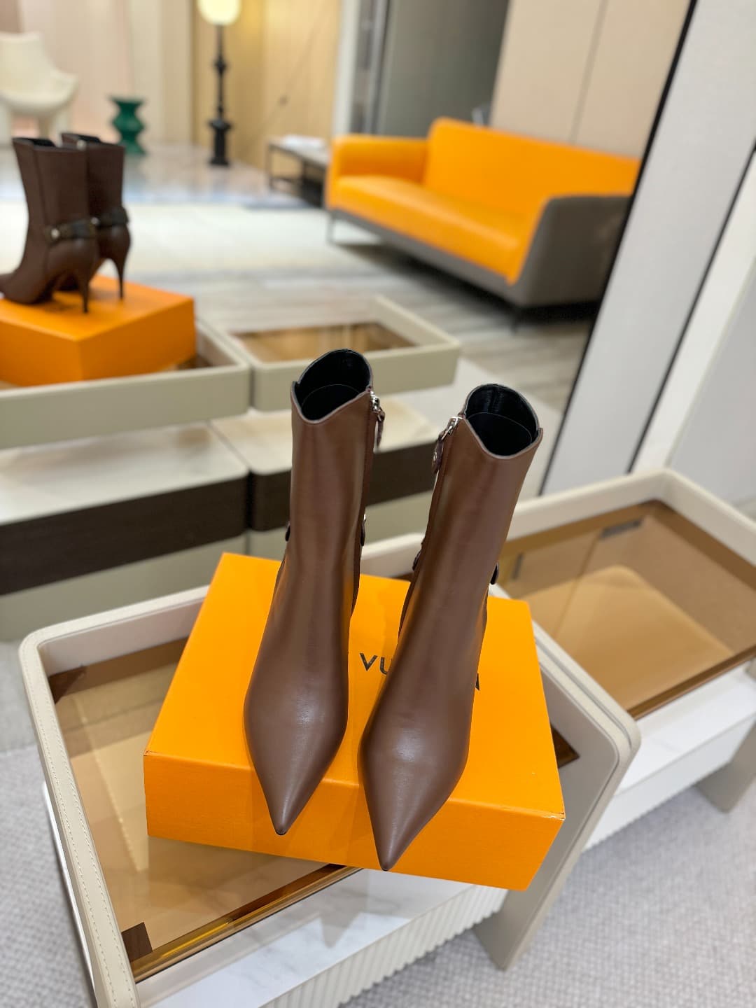 D9046 L✔️ Home – Autumn/Winter boutique runway boots; the official website collection is updated simultaneously. Perfect foot shape + LV-style buckle design, with a feminine and noble style. Original mold-made foot shape, ultimate 1:1 silhouette. High-end — image 6