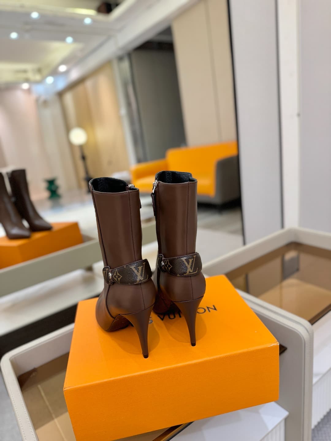D9046 L✔️ Home – Autumn/Winter boutique runway boots; the official website collection is updated simultaneously. Perfect foot shape + LV-style buckle design, with a feminine and noble style. Original mold-made foot shape, ultimate 1:1 silhouette. High-end — image 7