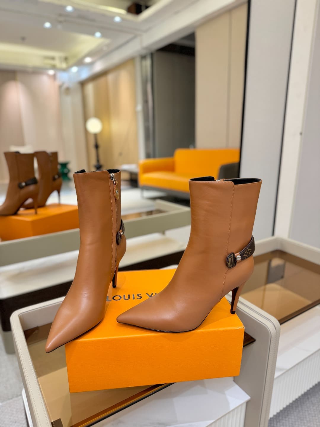 D9045 L✔️ Home – Autumn/Winter boutique runway boots; the official website collection is updated simultaneously. Perfect foot shape + LV-inspired buckle design – full of femininity and elegance. Original mold-made foot shape, premium quality, and imported — image 5