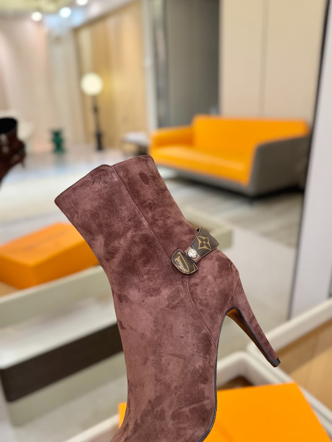 D9044 L✔️ Home – Autumn/Winter store’s runway-style boots; the official website collection is updated simultaneously. Perfect fit + LV-inspired buckle design – full of femininity and elegance. Original mold-made fit, top-tier quality, and imported high-en — image 8